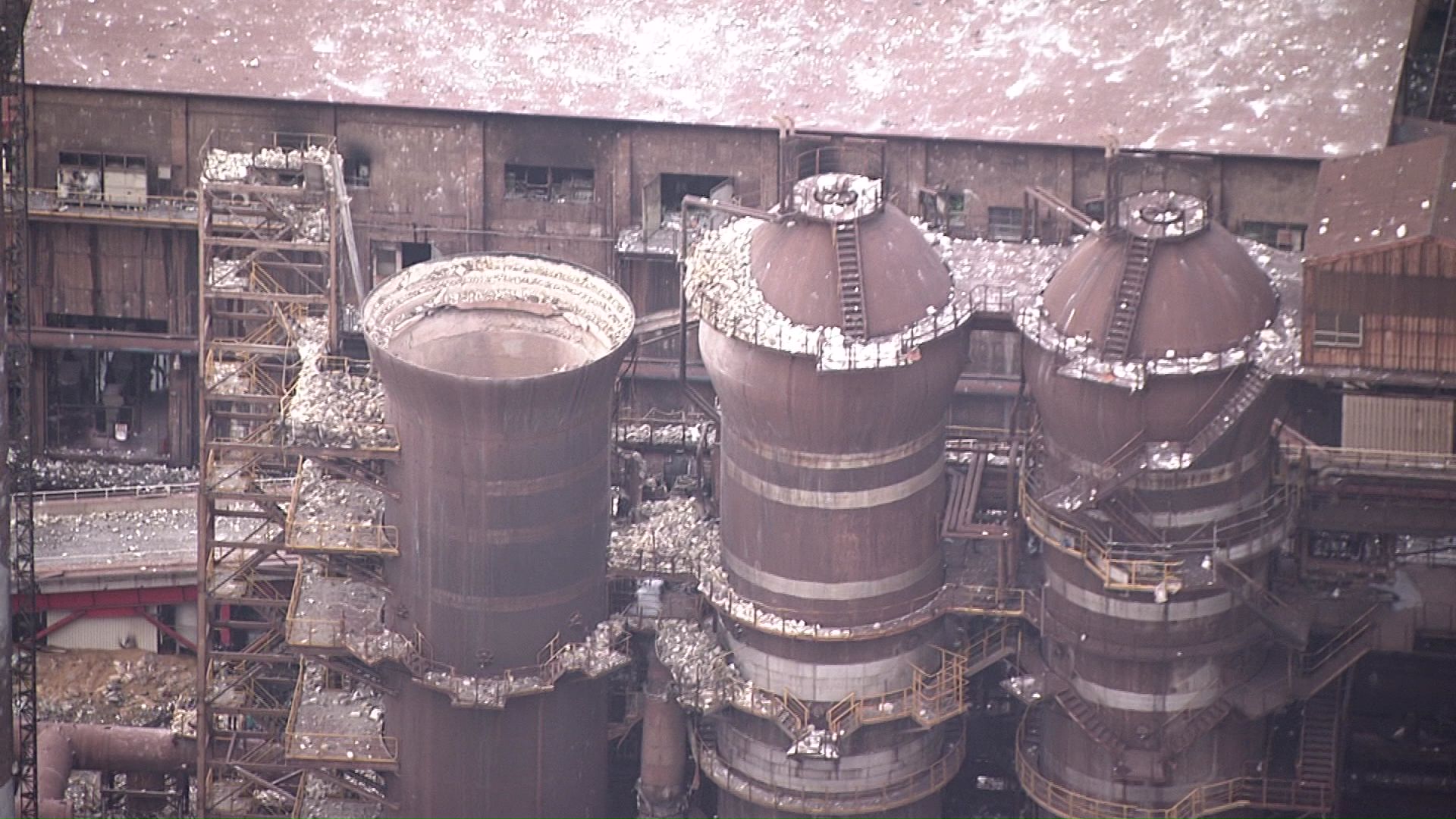 丸い屋根が吹き飛んでいる