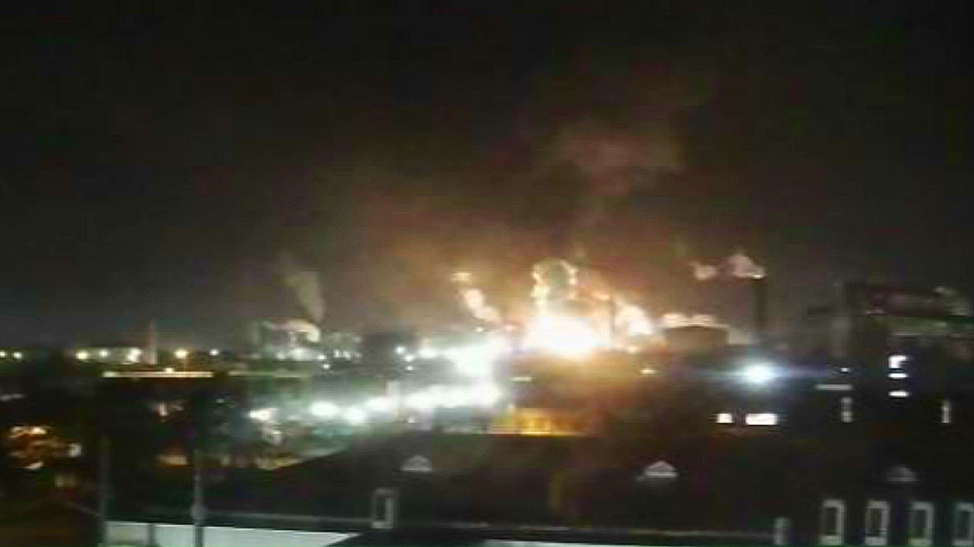 カメラに火の手が上がる様子が 提供:ウェザーニュース