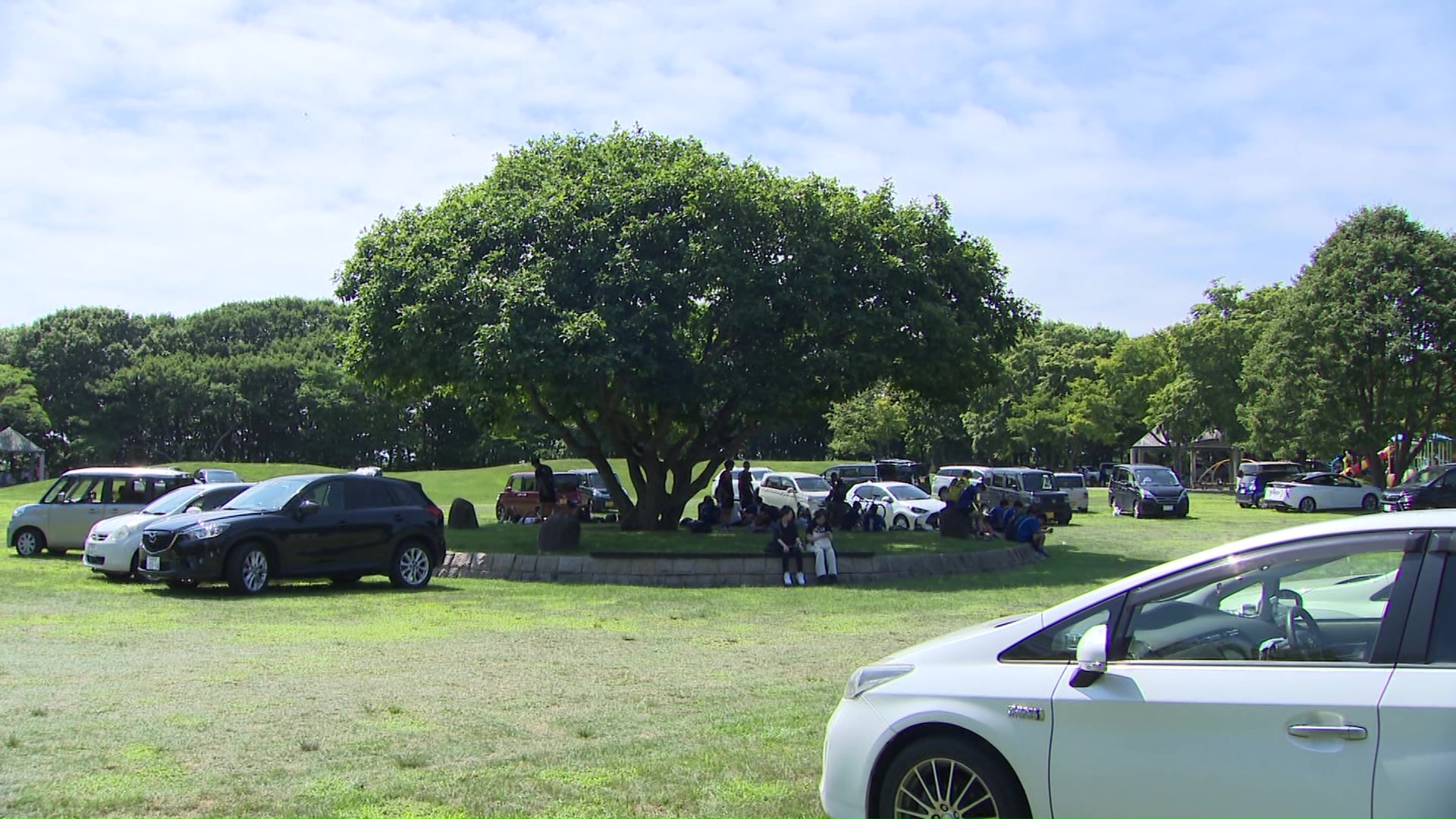 渋滞すると車ごと津波に巻き込まれる危険や、緊急車両が通れなくなる可能性が高まるため、苫小牧市は原則徒歩での避難を呼び掛けている