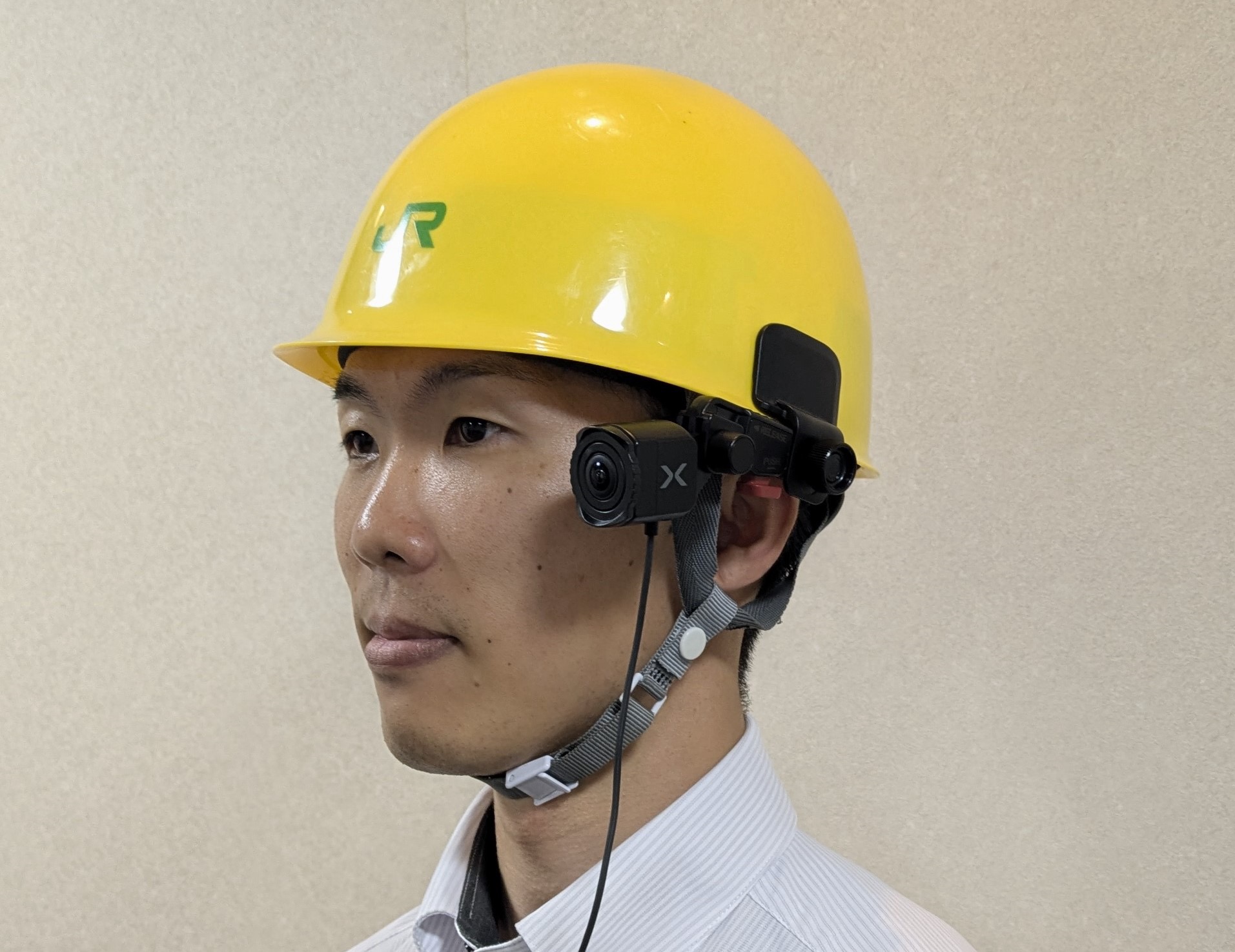 列車見張員が付けていた「ウェアラブルカメラ」(提供:JR北海道)