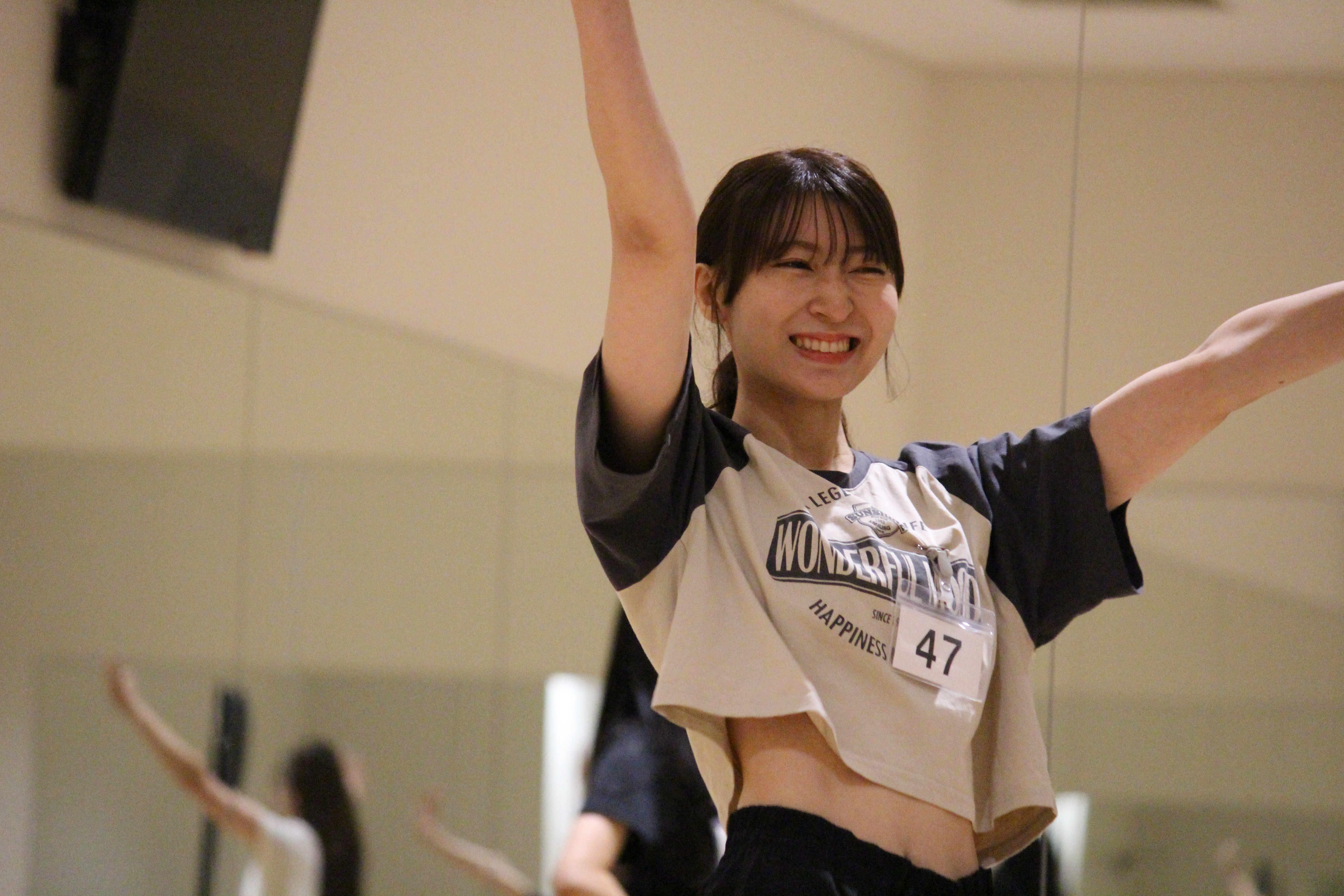 2次審査中でダンスを披露する串山楓さん