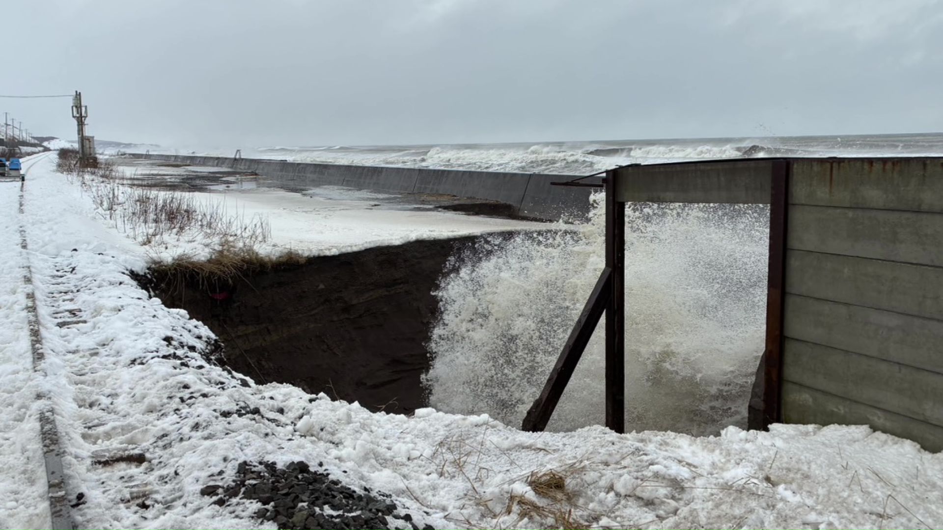線路の土台が流出 提供：JR北海道