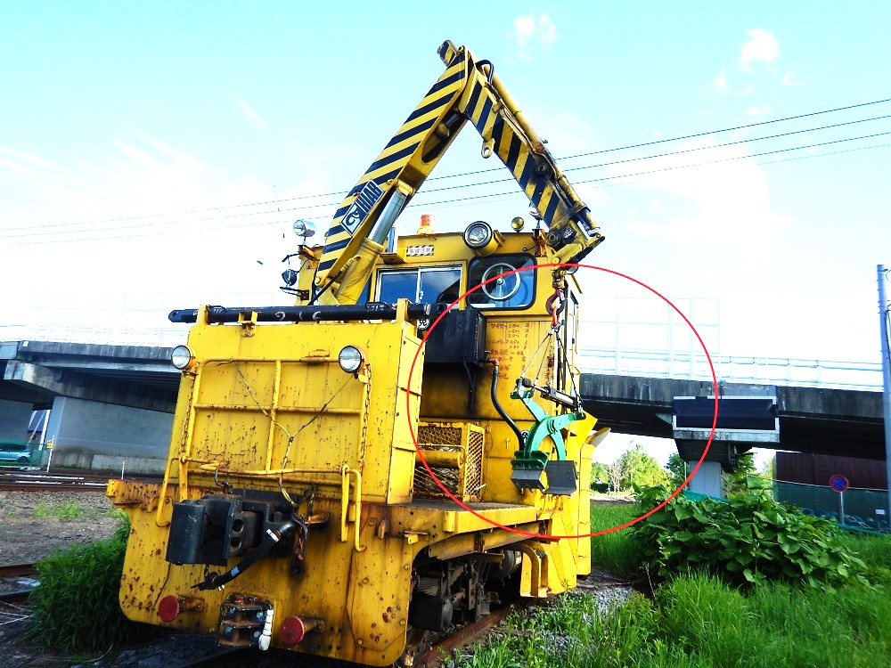 「熊キャッチャー」を装備した保線車両（提供：JR北海道）