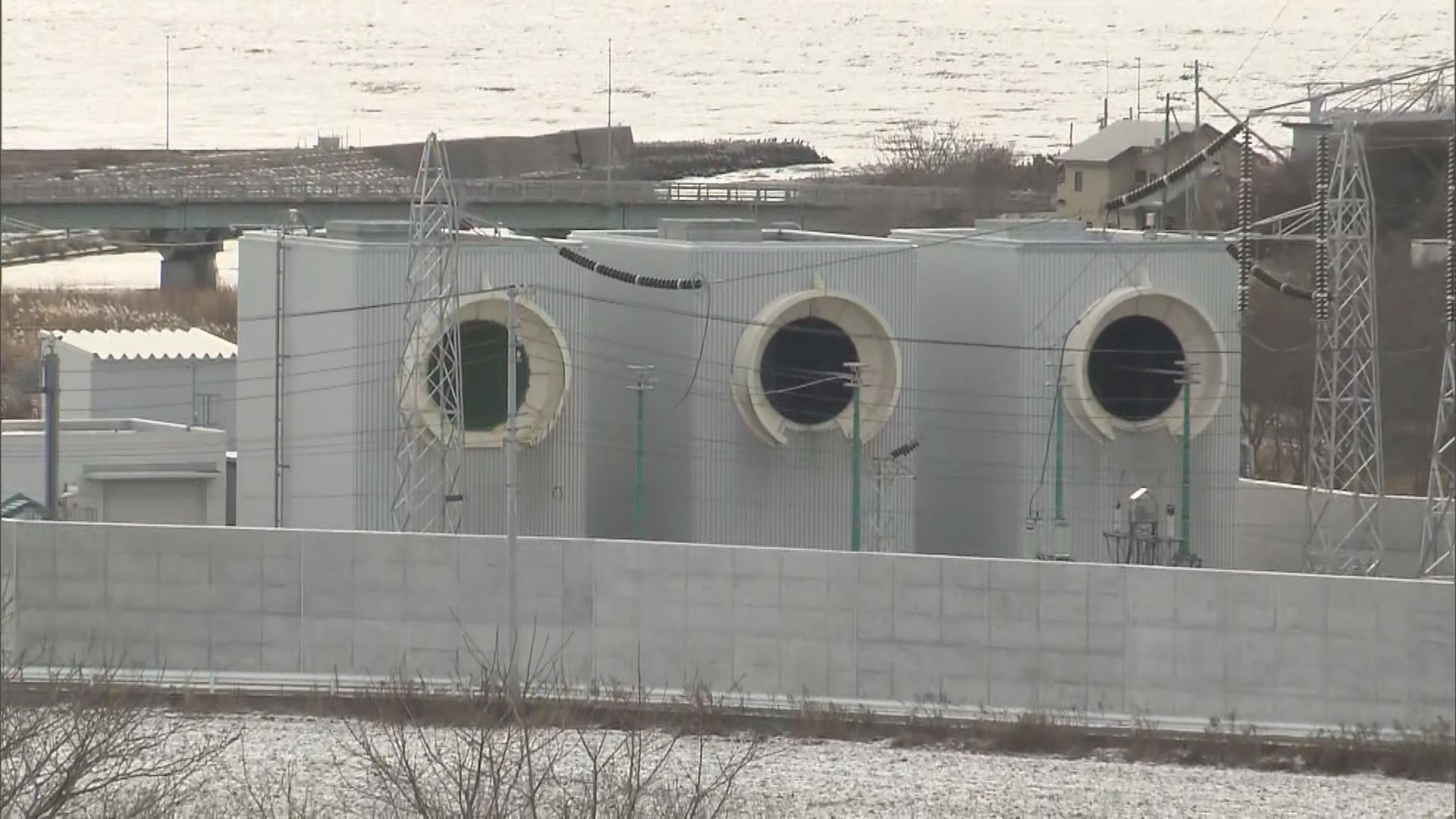 北本連系線の設備「古川ケーブルヘッド」(12日、函館市)