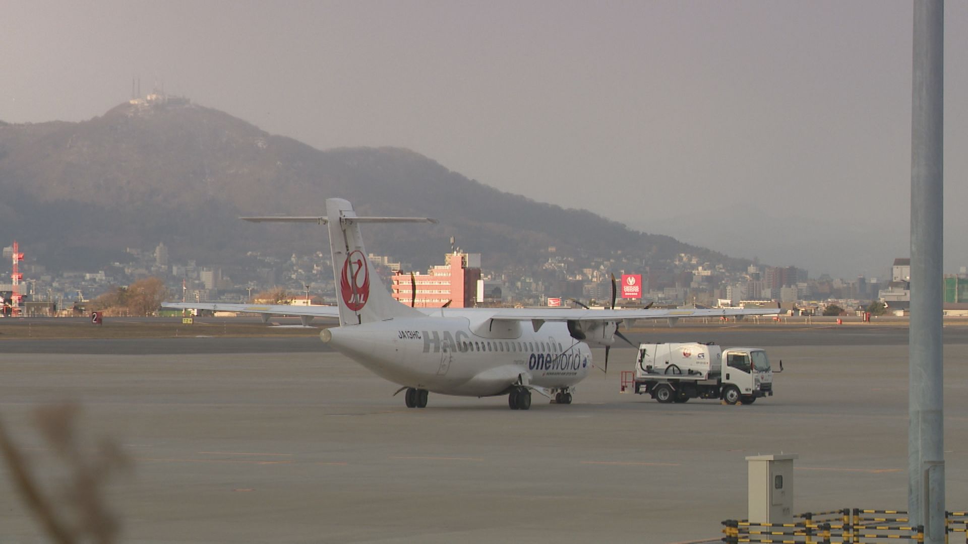 函館空港に引き返した機体（12月17日撮影）