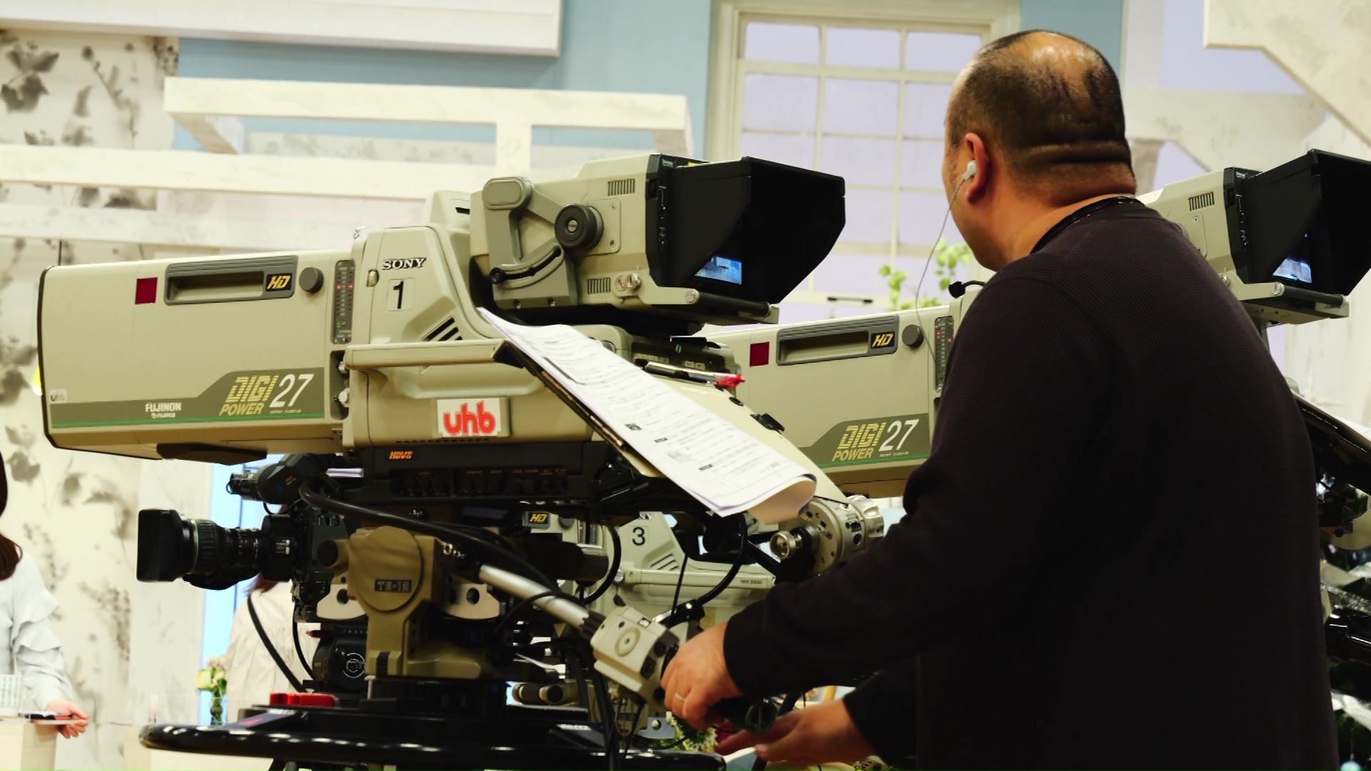 UHBでカメラマンの粟生修市さん