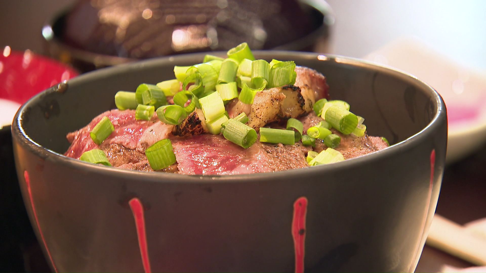 地元のブランド牛を使用した「ステーキ丼」が登場