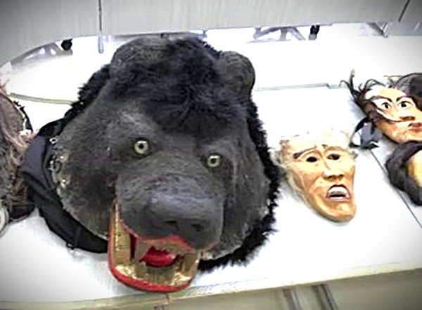 頭がクマの形をした「苫前くま獅子舞」