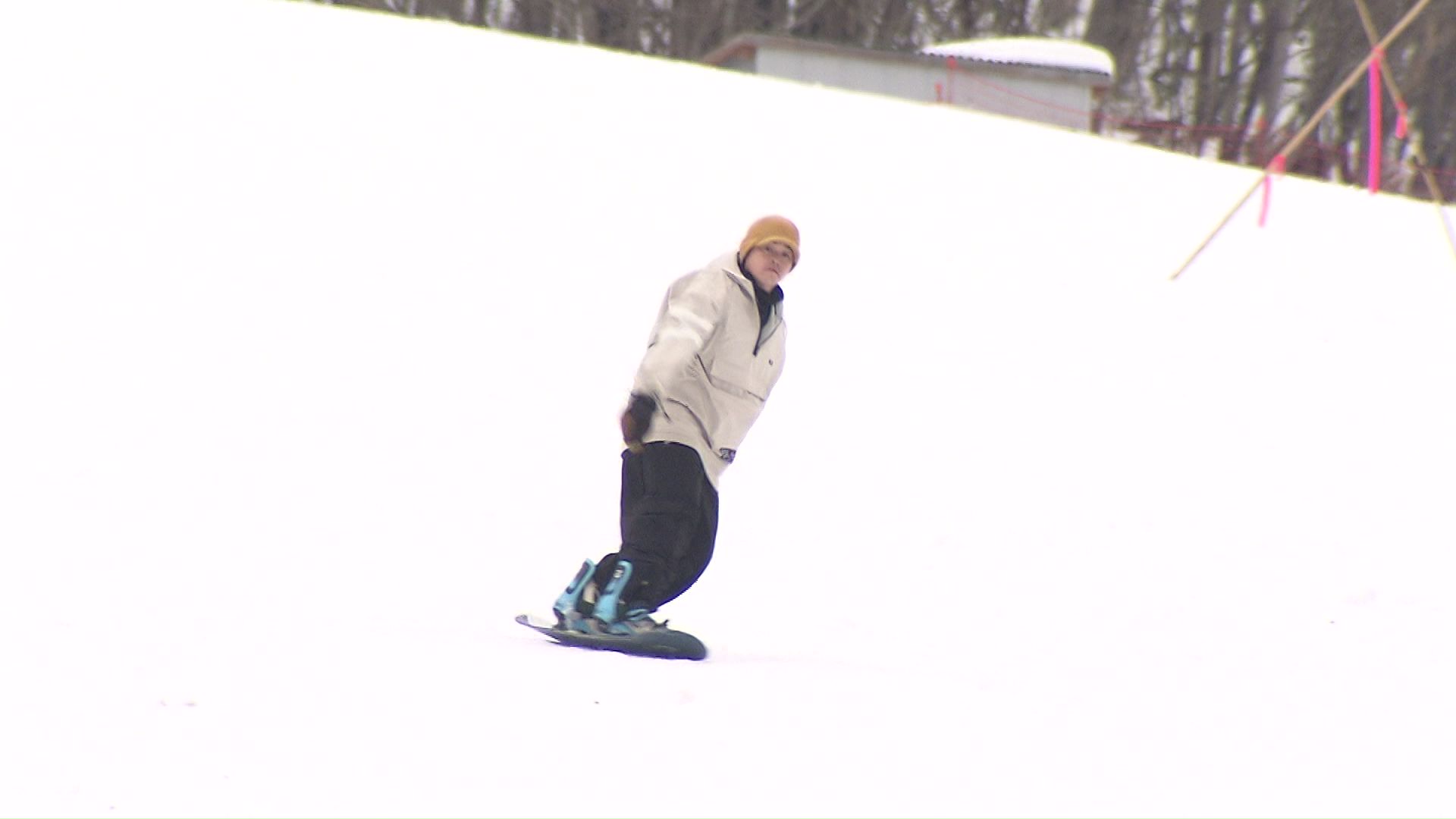 札幌藻岩山スキー場ではスノーボードが解禁
