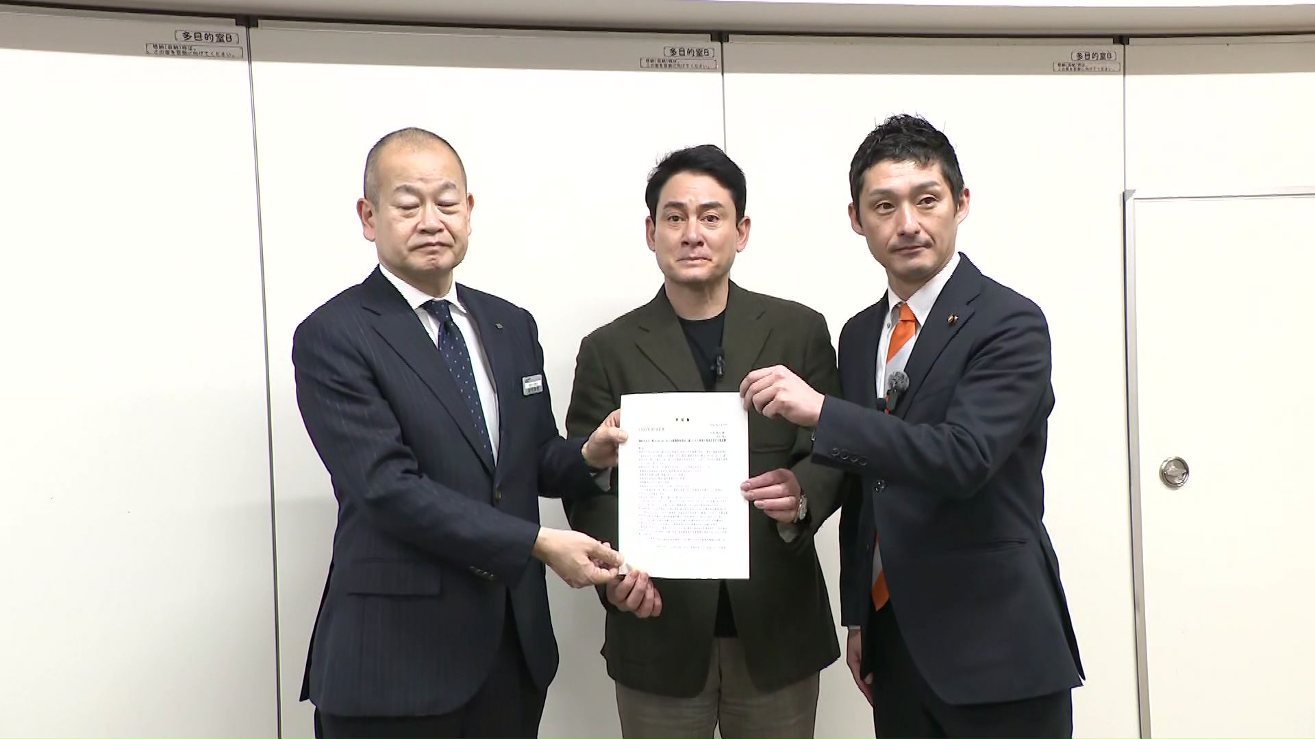 北海道庁を訪れた登山家の野口健さん