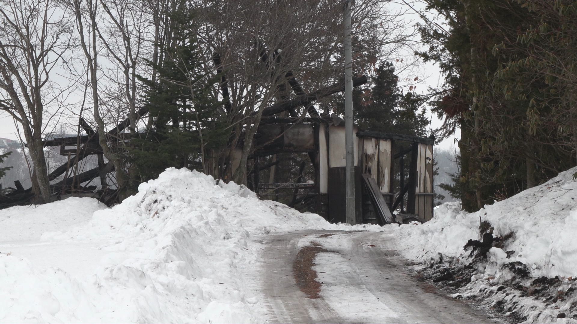 住人の長澤正春さんと連絡が取れず遺体の身元確認急ぐ