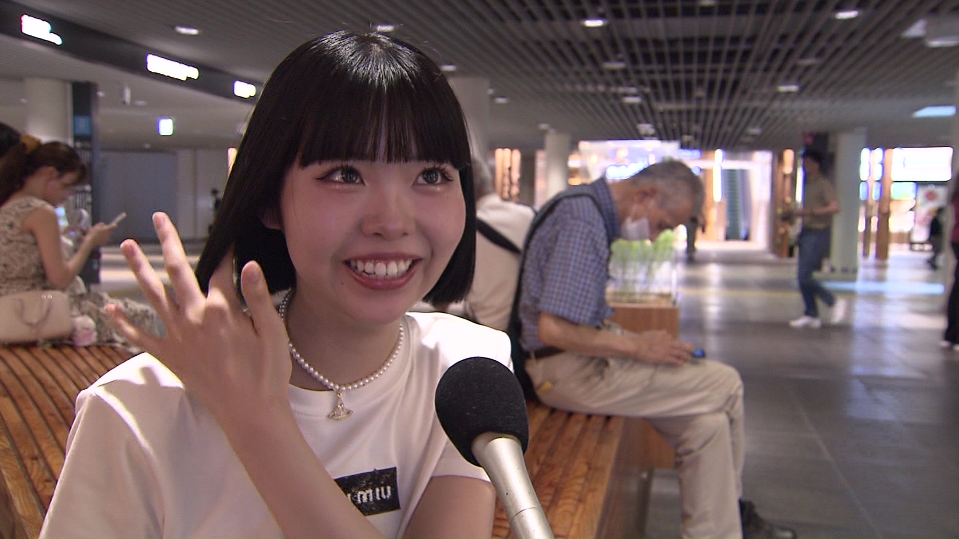 暑さで地下歩行空間に逃げ込む人も