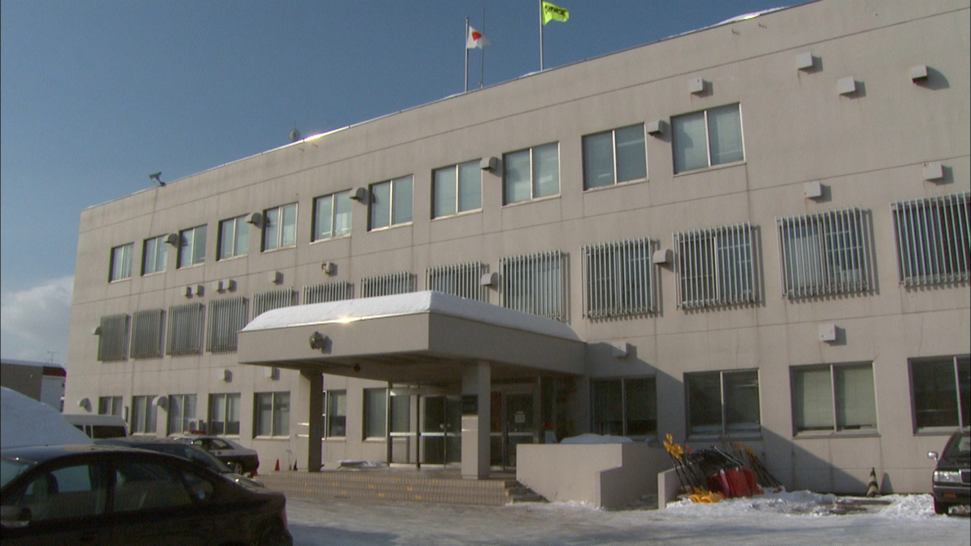 3人を窃盗の疑いで逮捕した北海道警北署（札幌市）