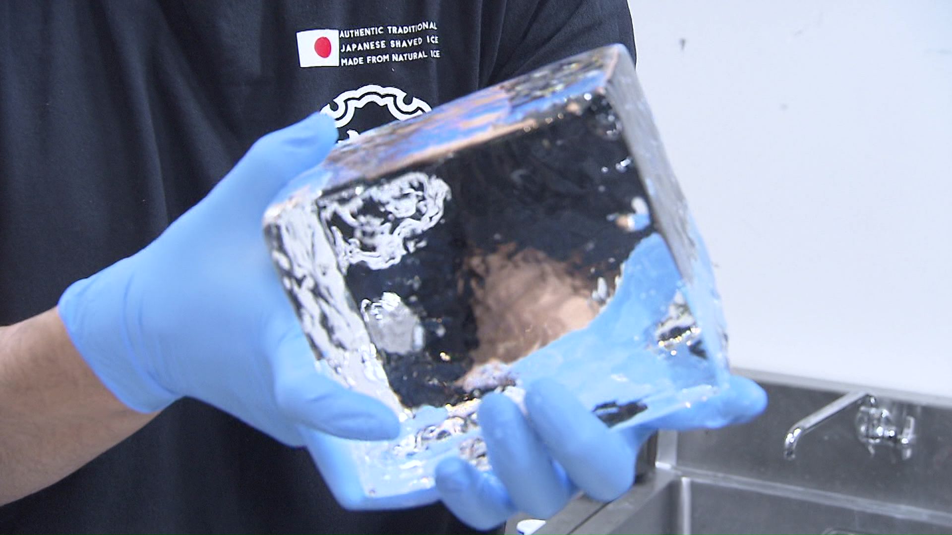 かき氷の氷は山梨県の天然ものだという