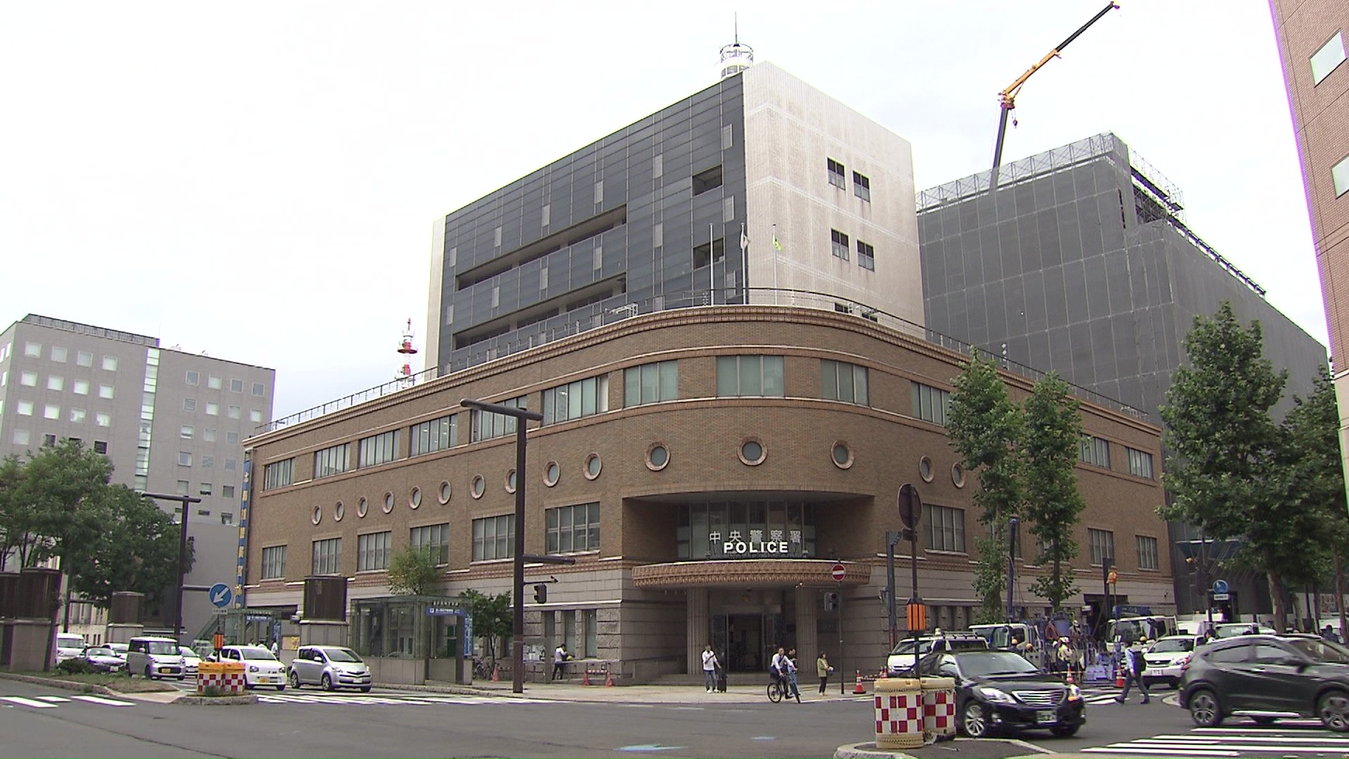 工事現場での作業事故を調べる北海道警中央署(札幌市)