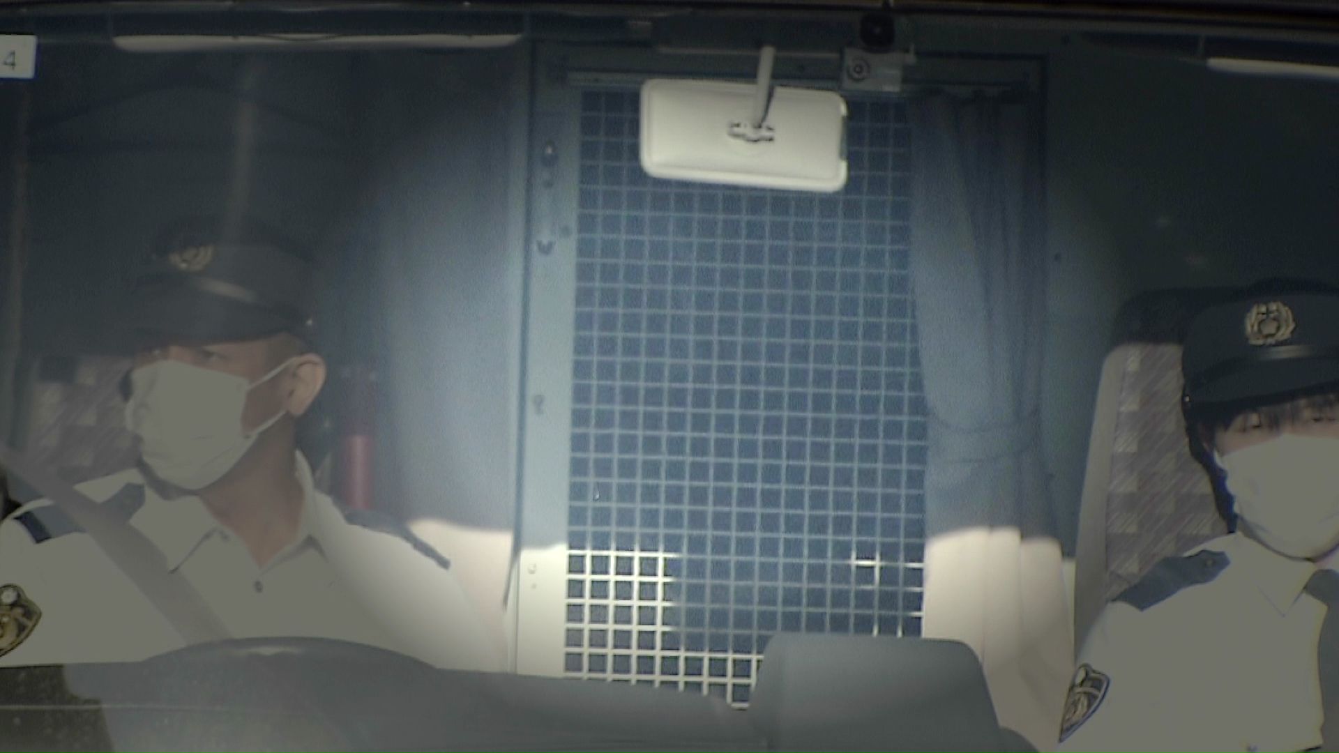 送検される宮越柚輝容疑者(27)