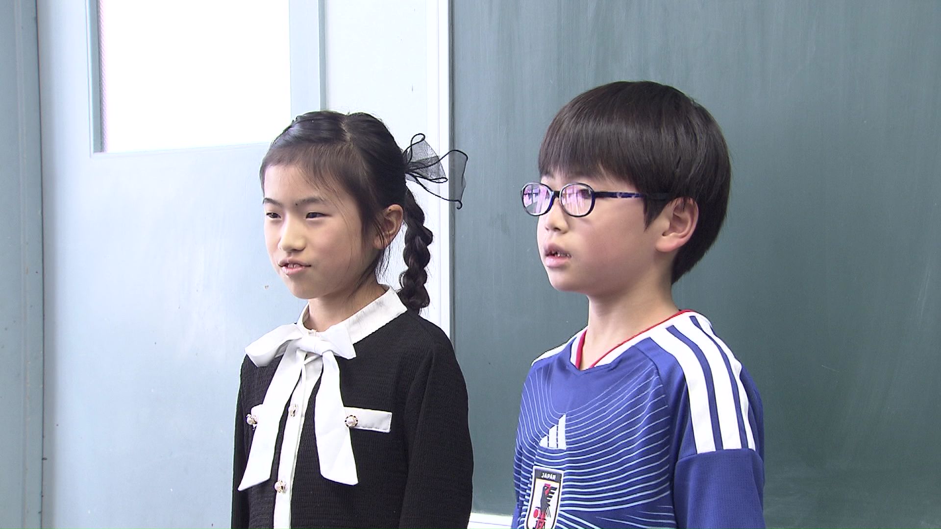 3年生の伊藤あおいさんと南部雄史さん（左から）