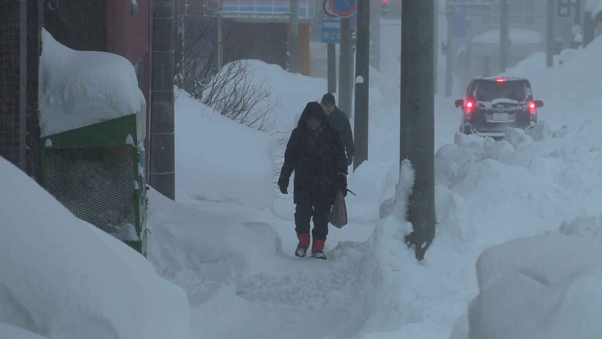 雪の時期は落雪の被害にも注意