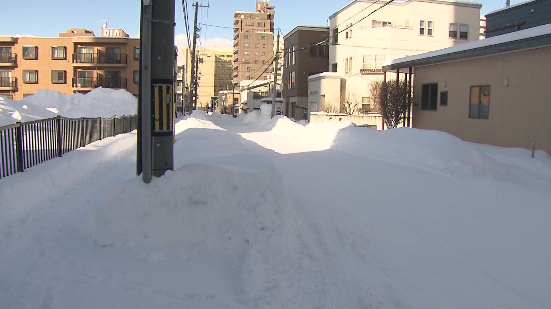 排雪が進んでいない道路も