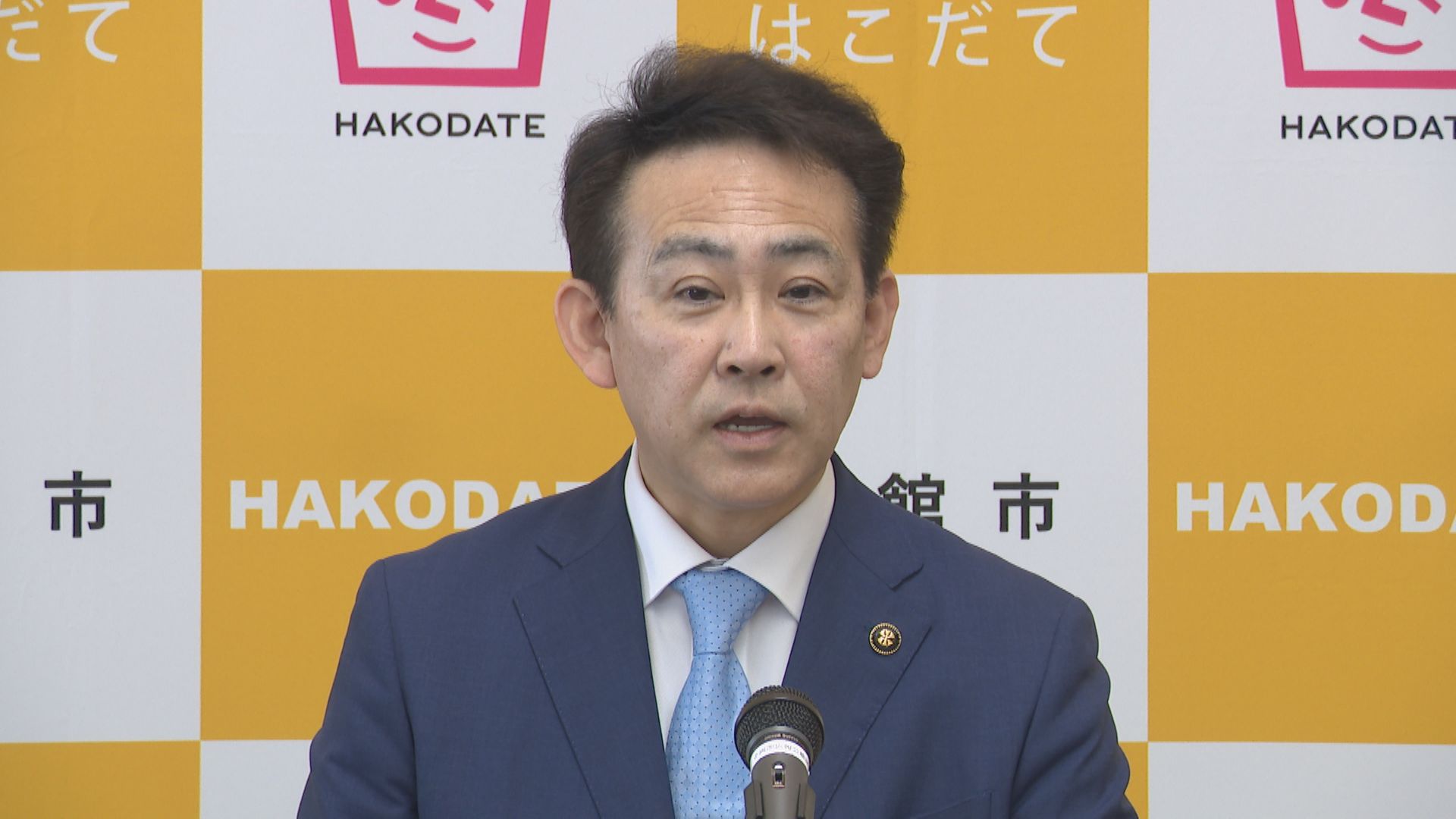 物価高騰支援対策を発表する函館市の大泉市長（1月22日）