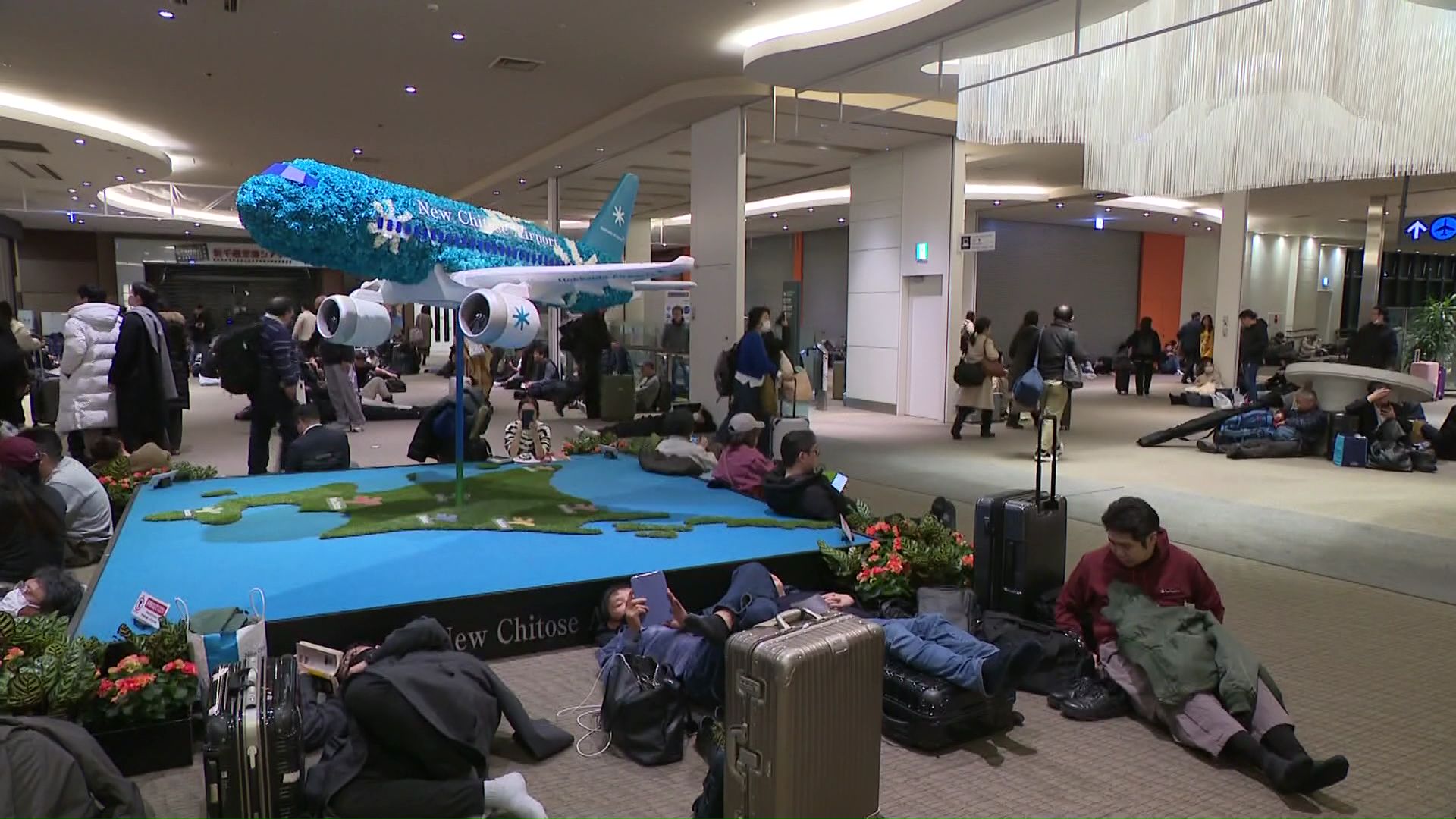 JRの運休で「陸の孤島」となった新千歳空港