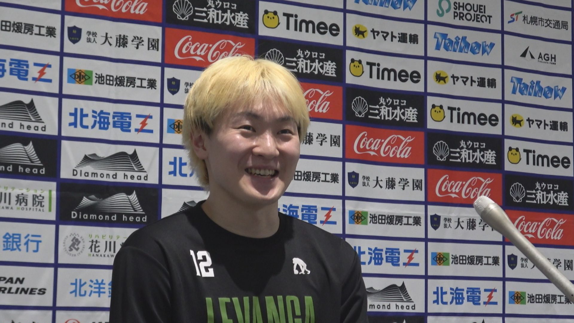 試合後会見に応じる市場脩斗選手