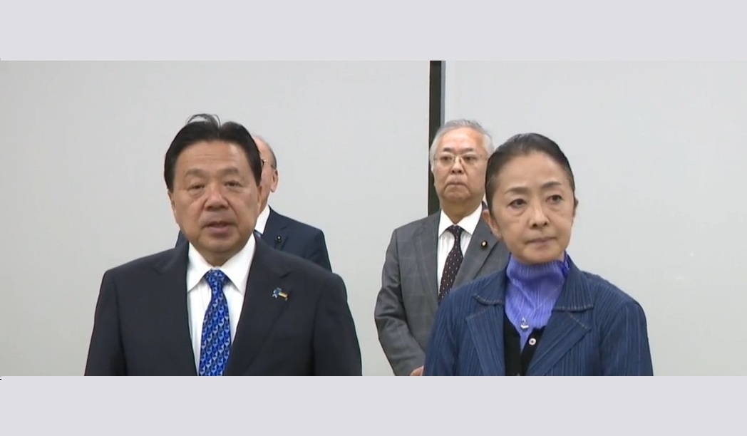 比例で当選確実を決めた佐藤英道氏と浮島智子氏