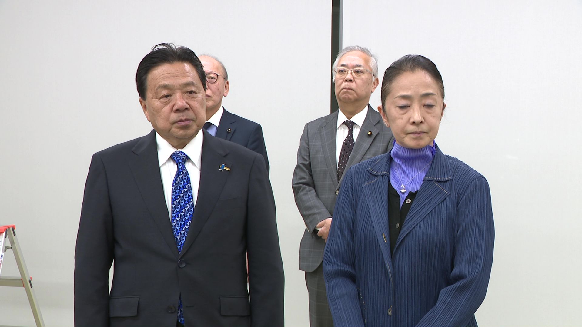 比例で当選 中道 佐藤 英道さん(写真左)