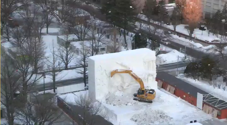 雪像の取り壊し（情報カメラより）