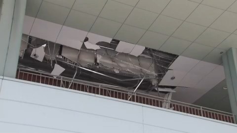 天井の一部が崩落した現場
