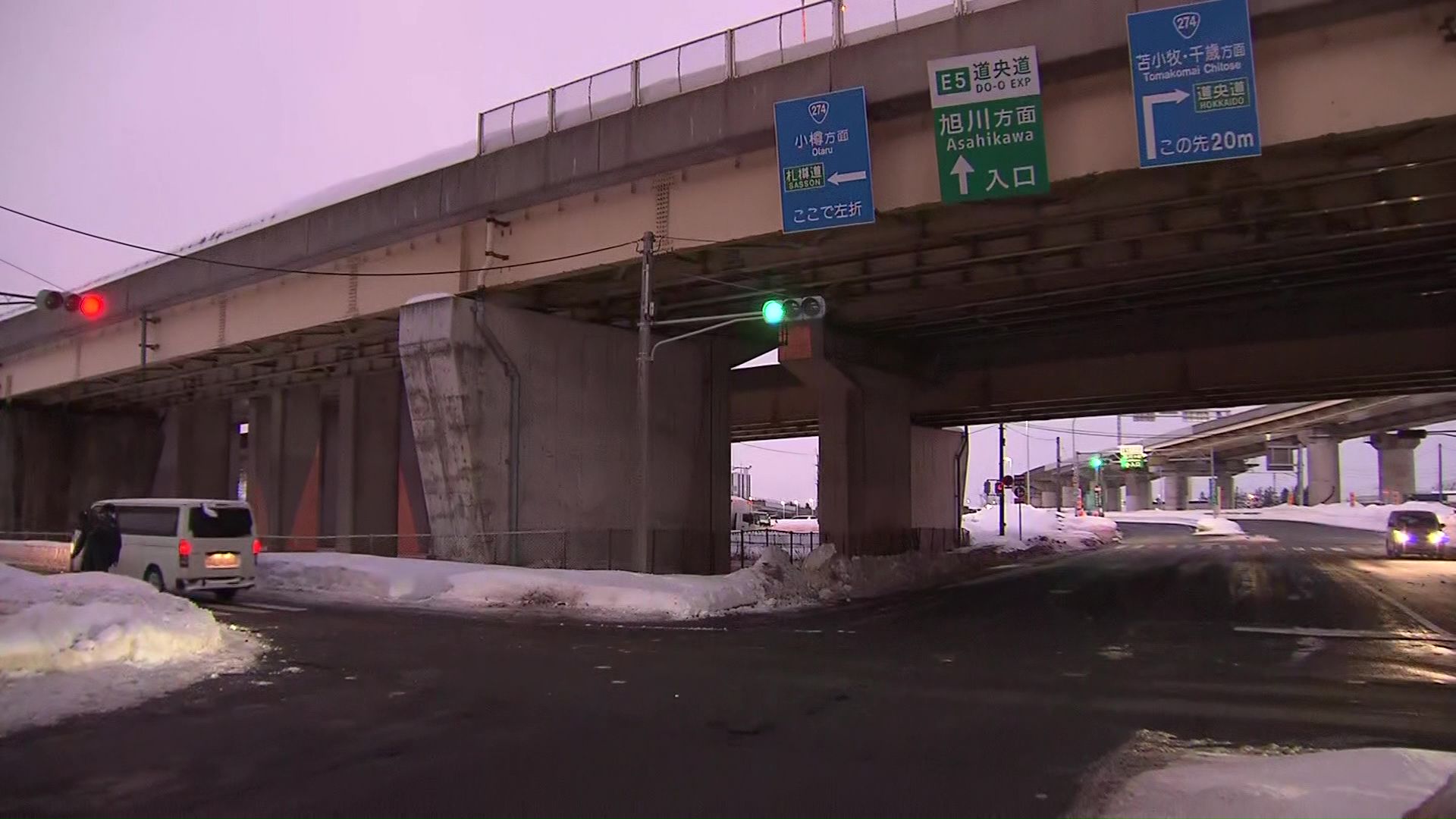 事故があった札幌市白石区の交差点