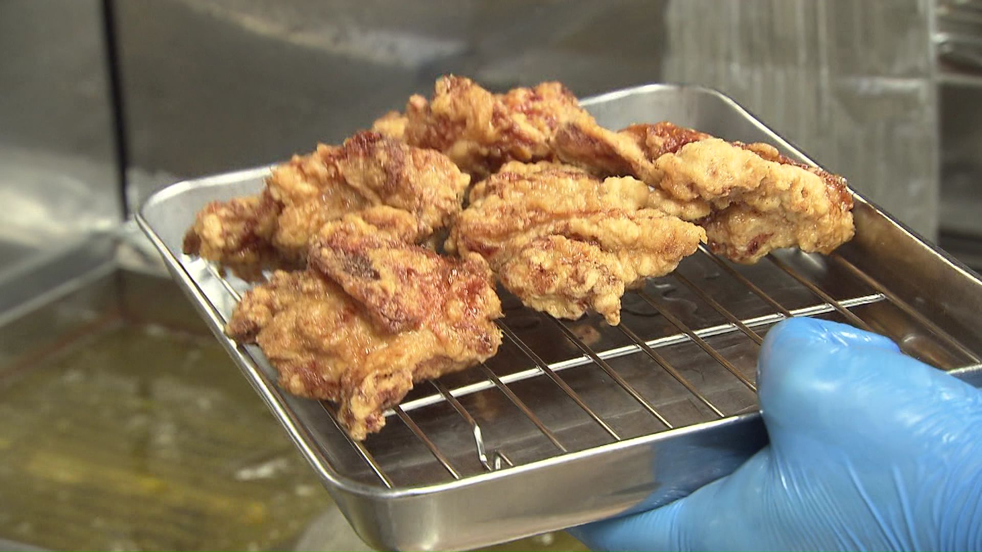 布袋名物の大きなザンギ