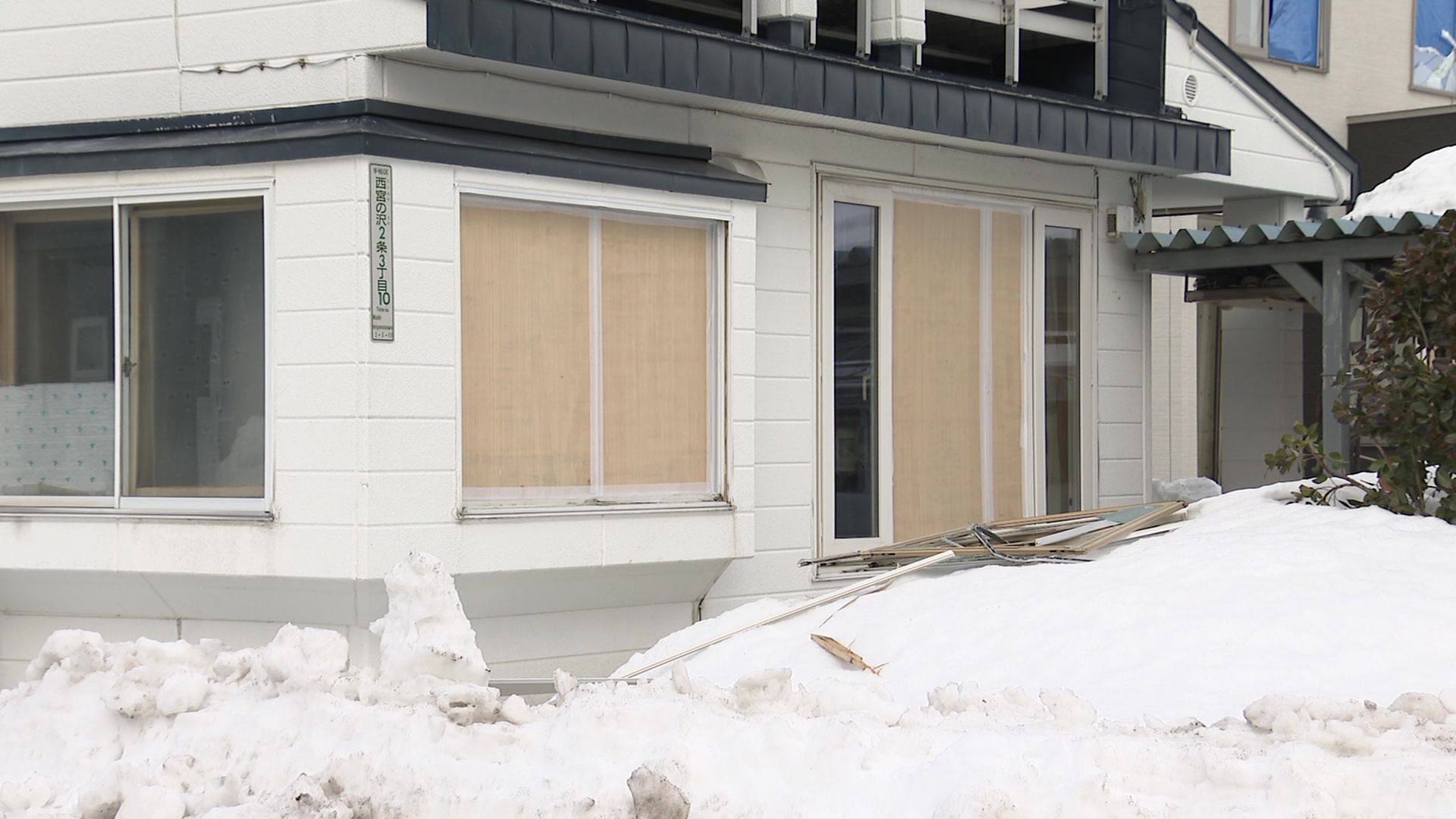 「窓という窓が全部吹き飛んだ」と男性