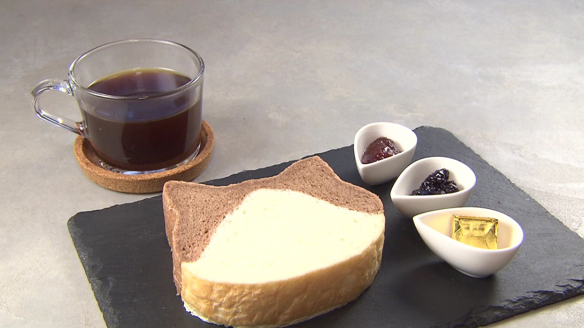 「にゃんこトースト」