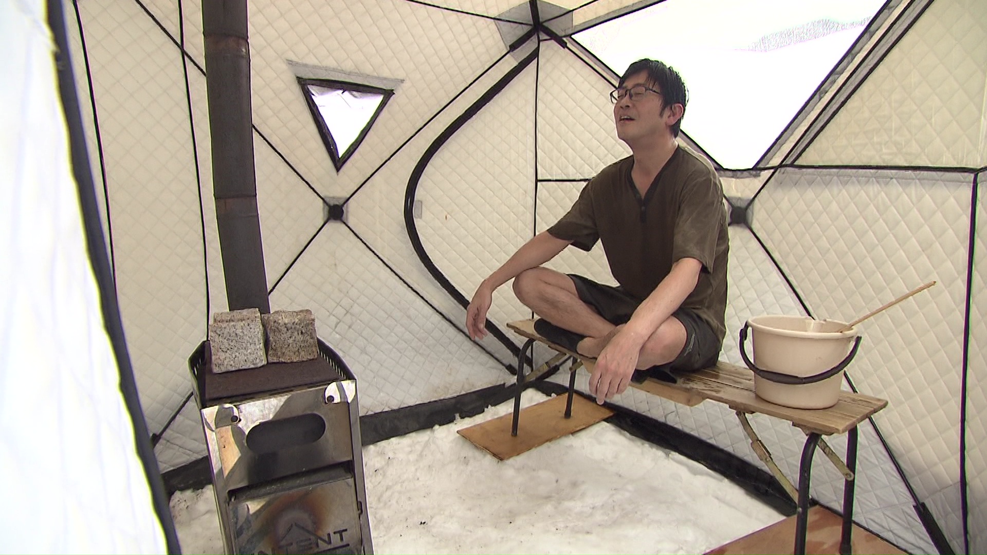 「野あそびベース フリルフスリフ」の雪見テントサウナ