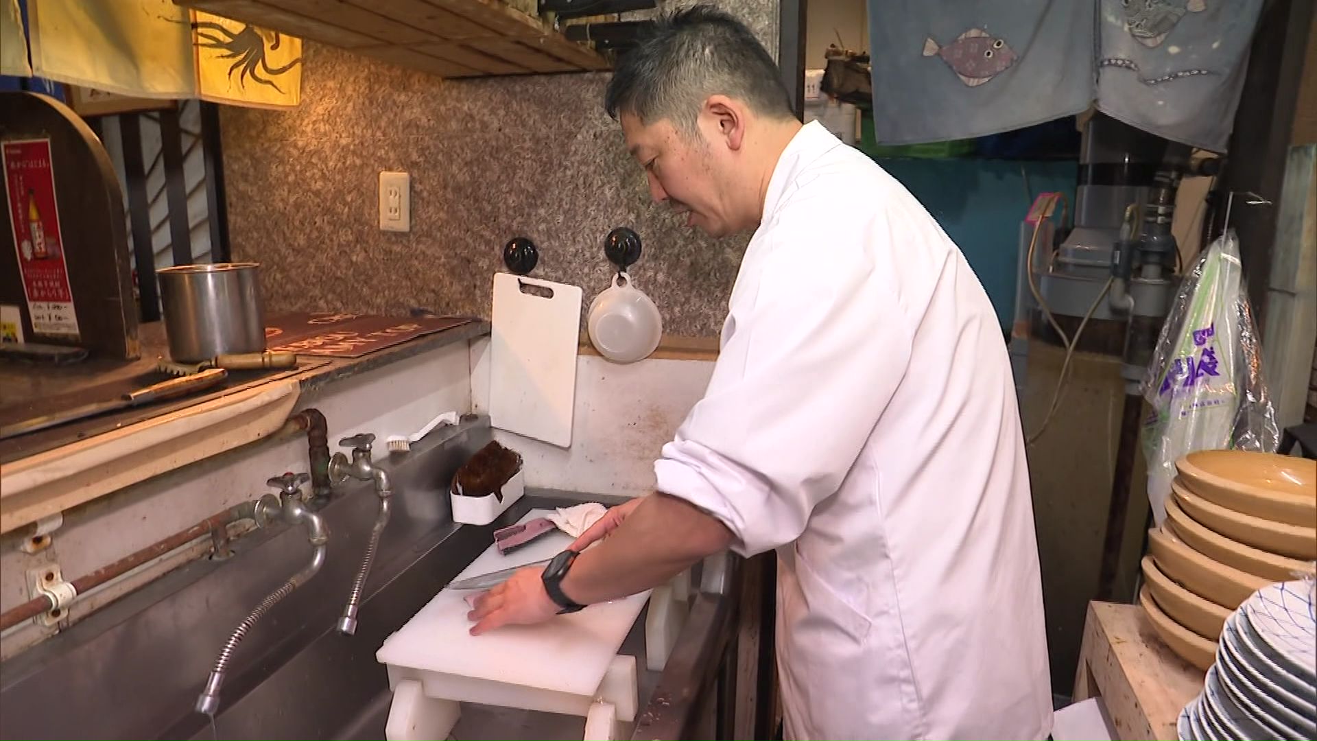 函館市内の居酒屋「いか清」室田秀文さん