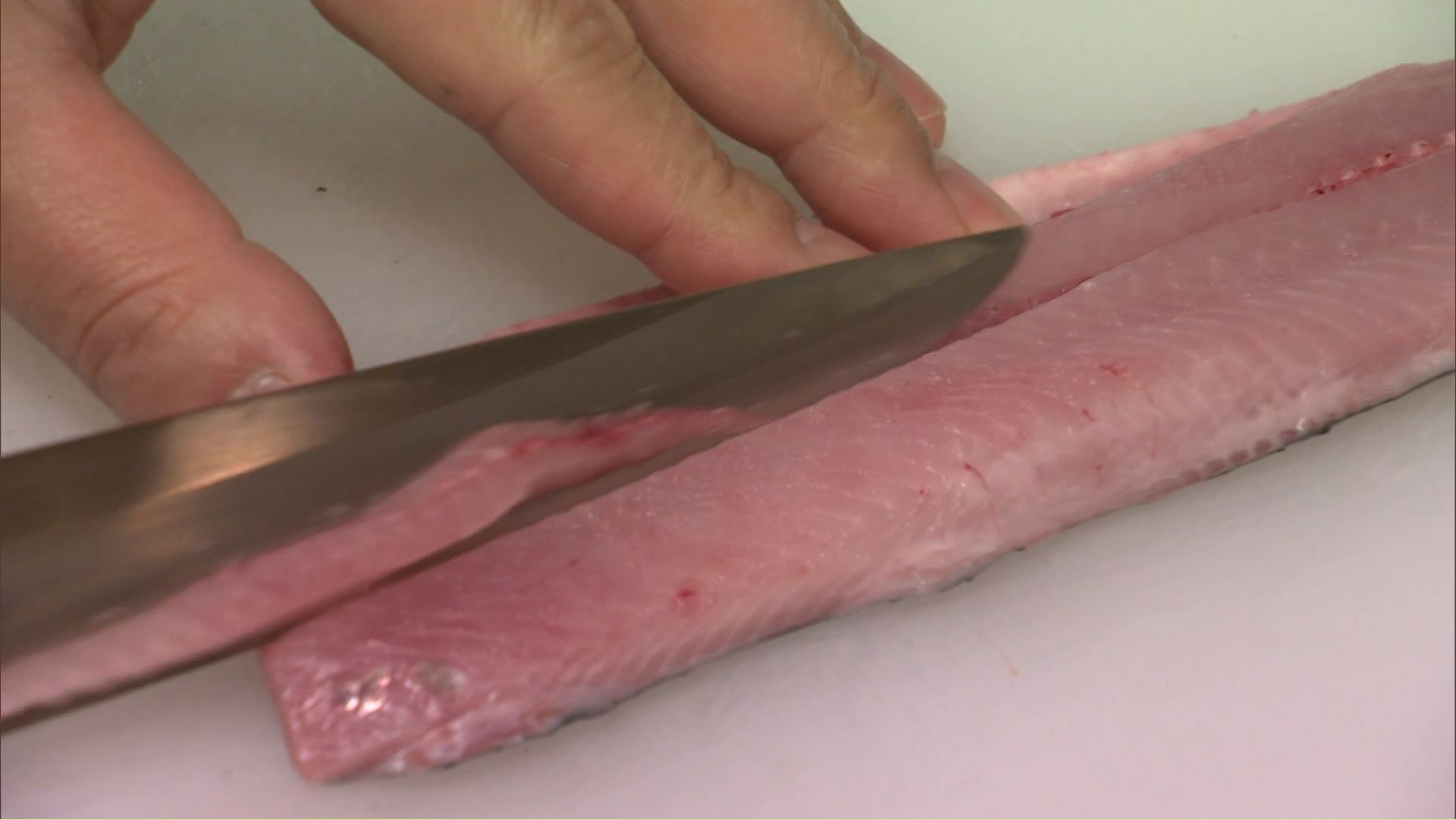 V字で切るのがポイント