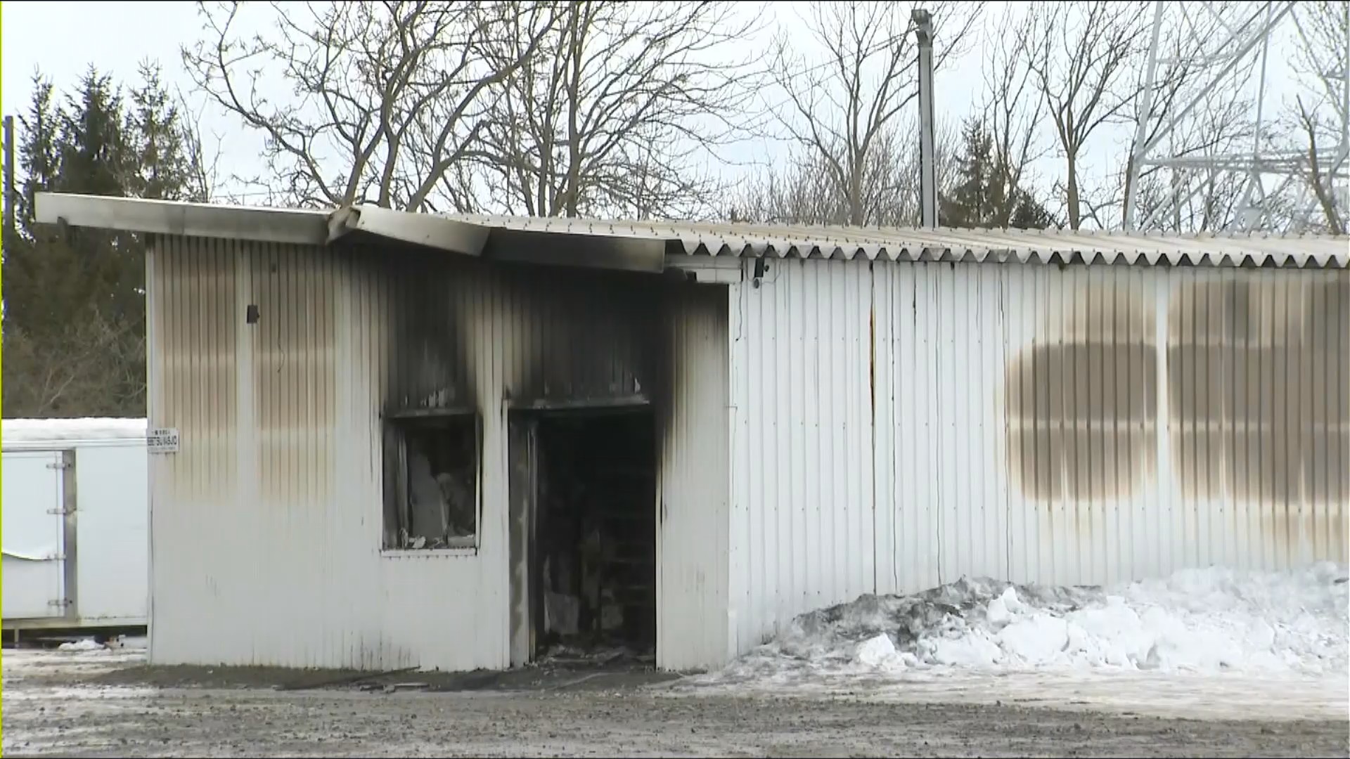 前日にはモスクとして使われていた建物が全焼