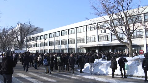 前記日程の試験が行われた北大（2月25日）