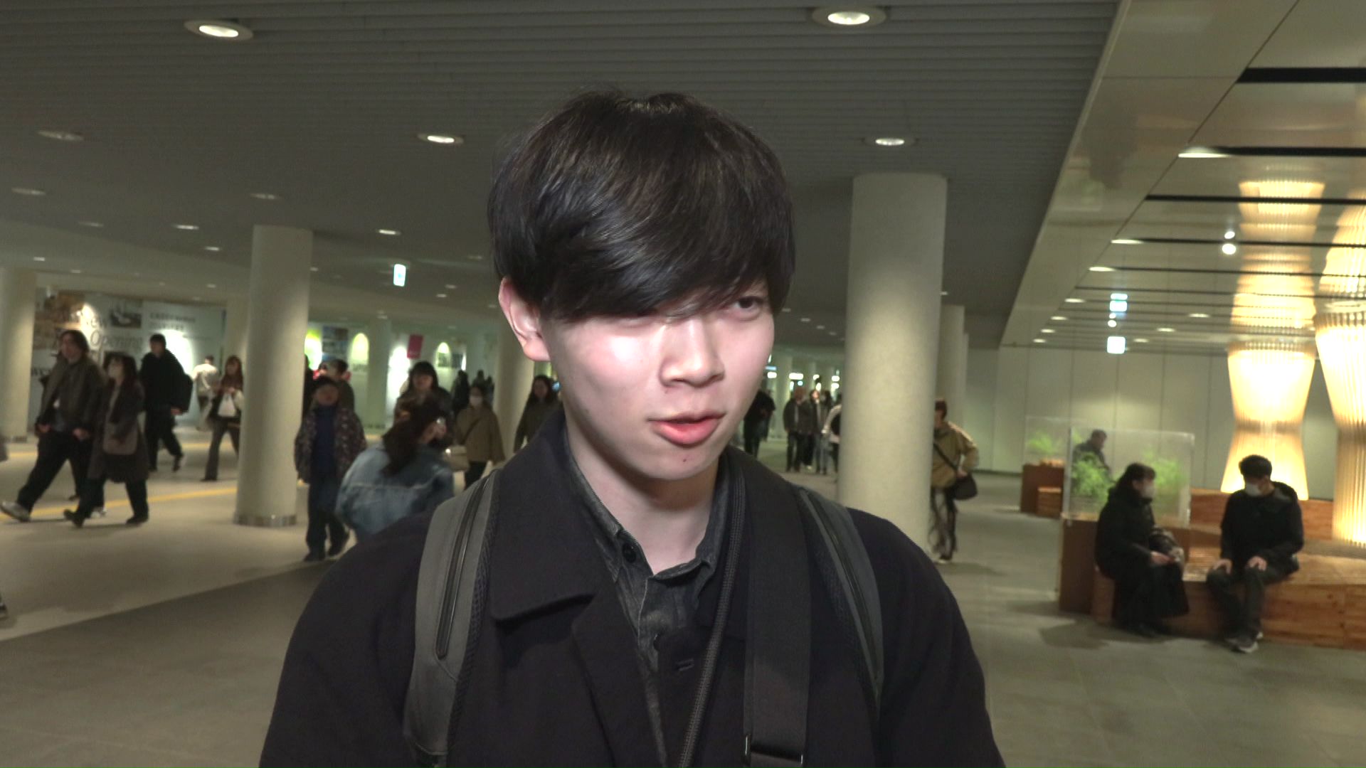 インタビューに答えた20代男性