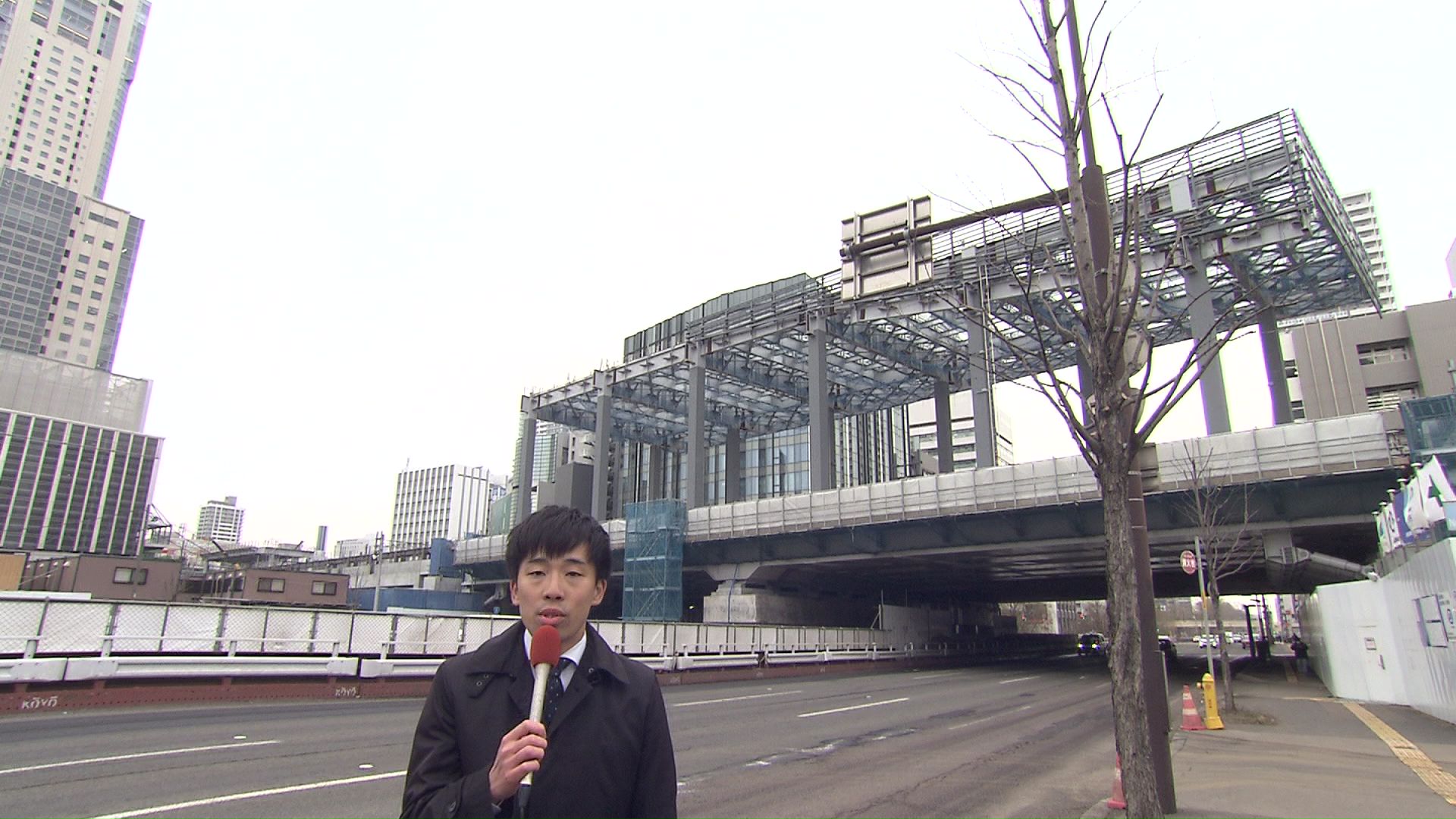 建物の骨組みが姿を現した新幹線駅