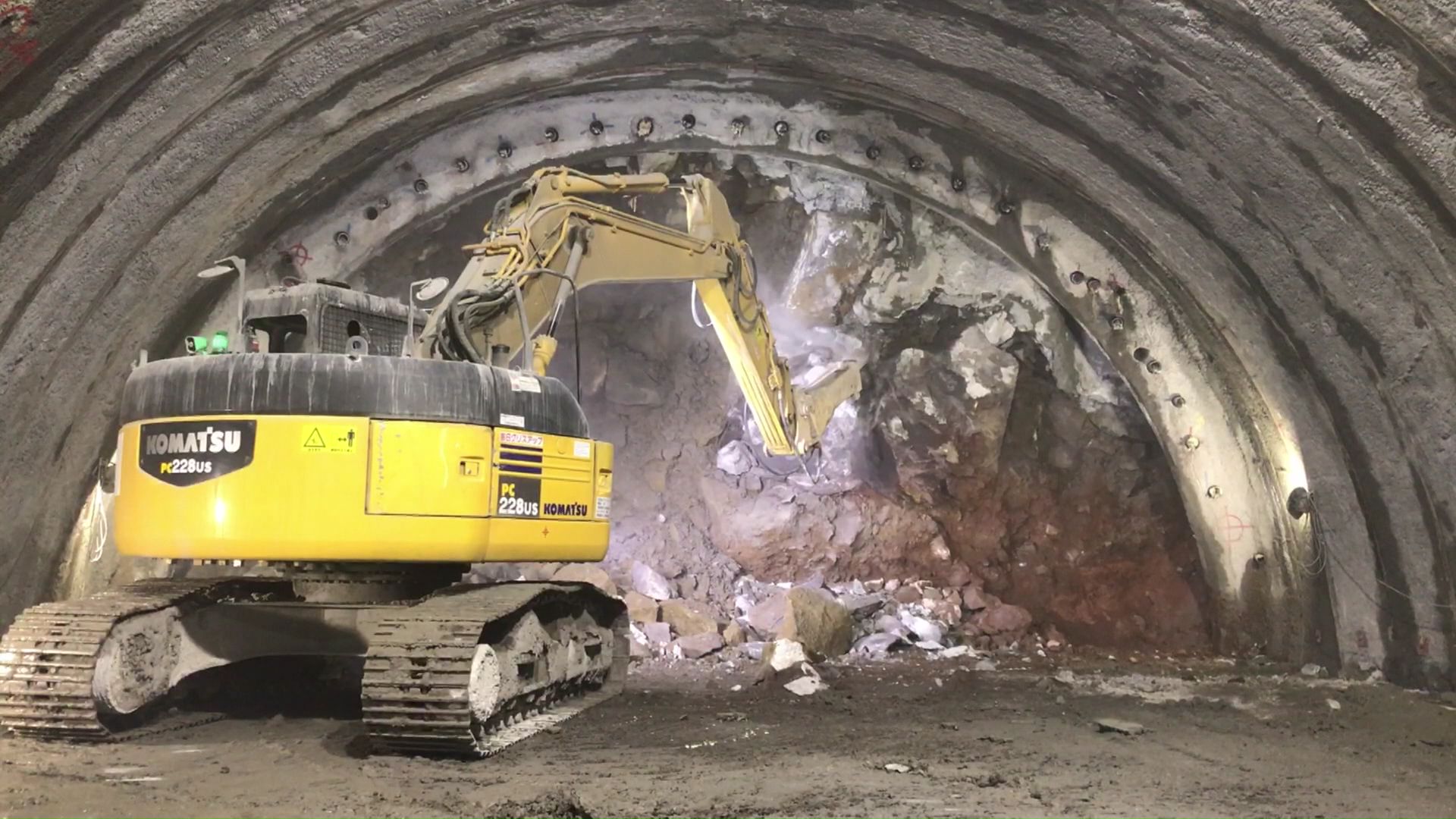 難航する工事（提供：JRTT鉄道・運輸機構）