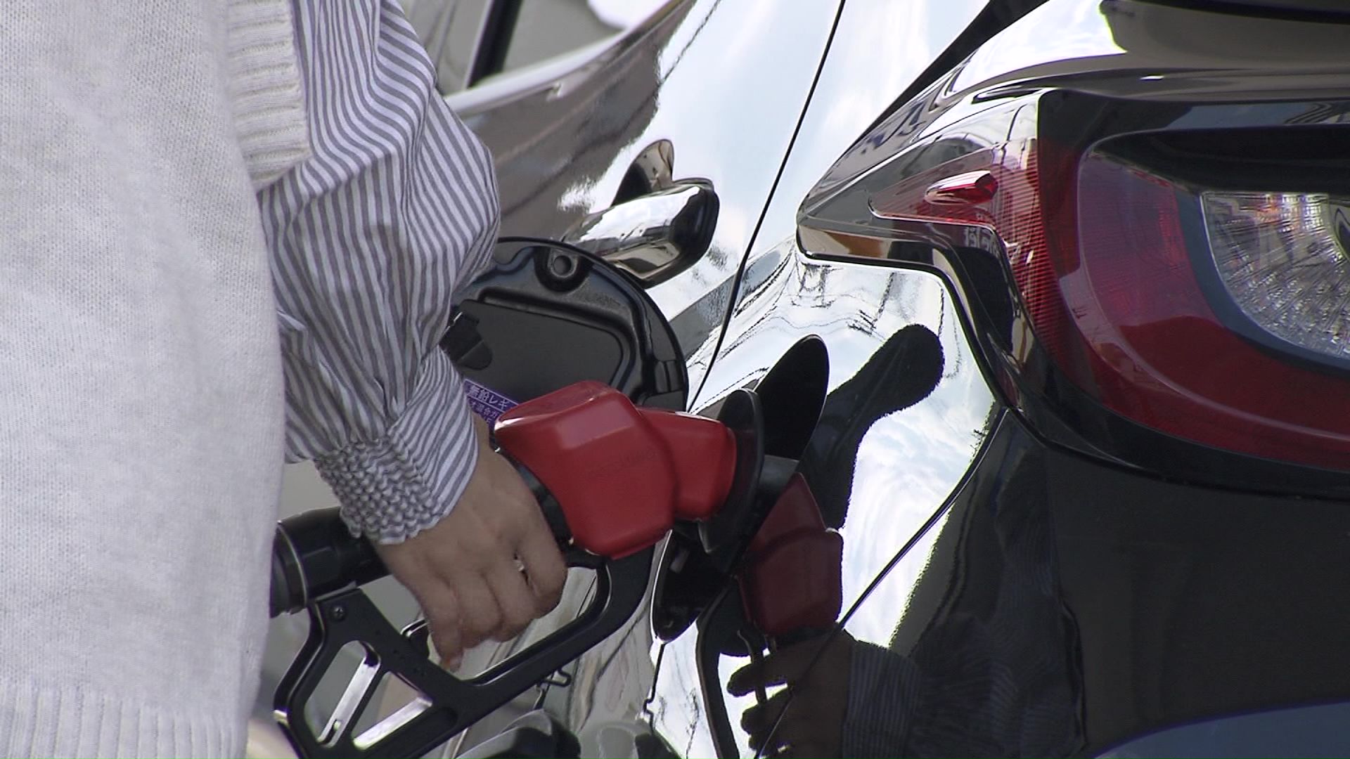 高値が続いたガソリンが6週ぶりの値下がりに（資料）