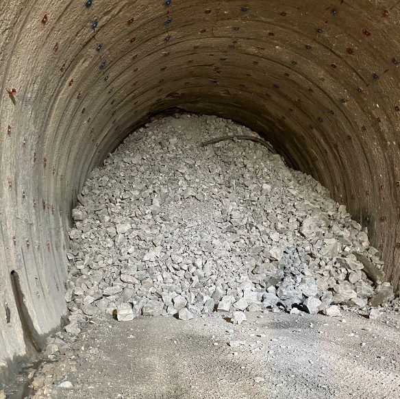 流入した土砂（鉄道・運輸機構提供の報道発表資料より）