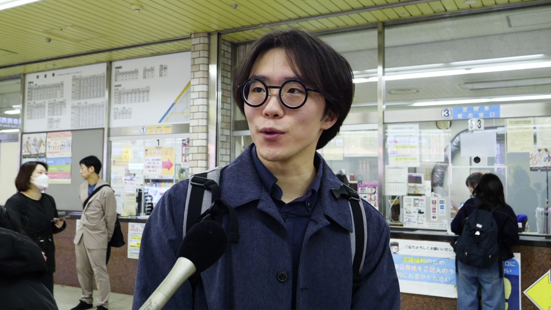 混雑を指摘する利用客