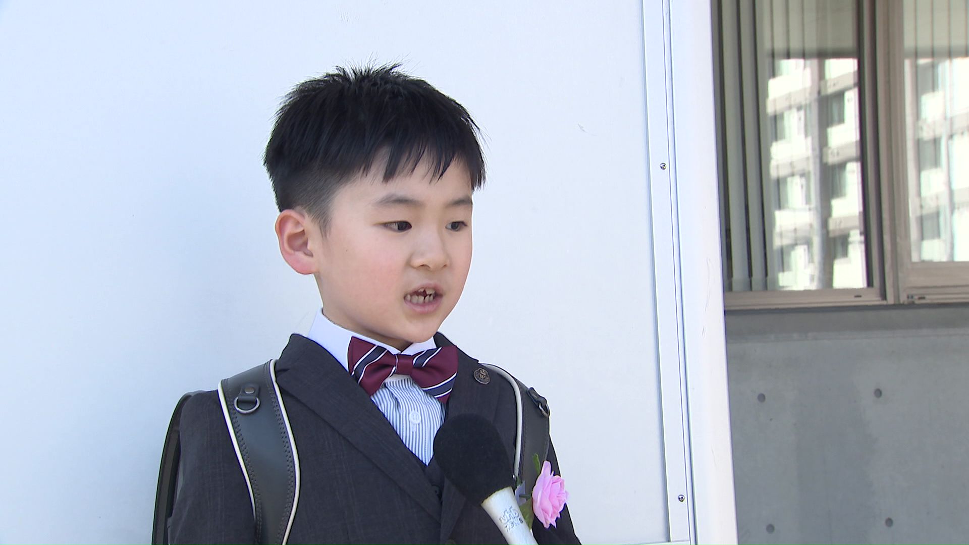 「100点とりたい」と話す入学した新一年生