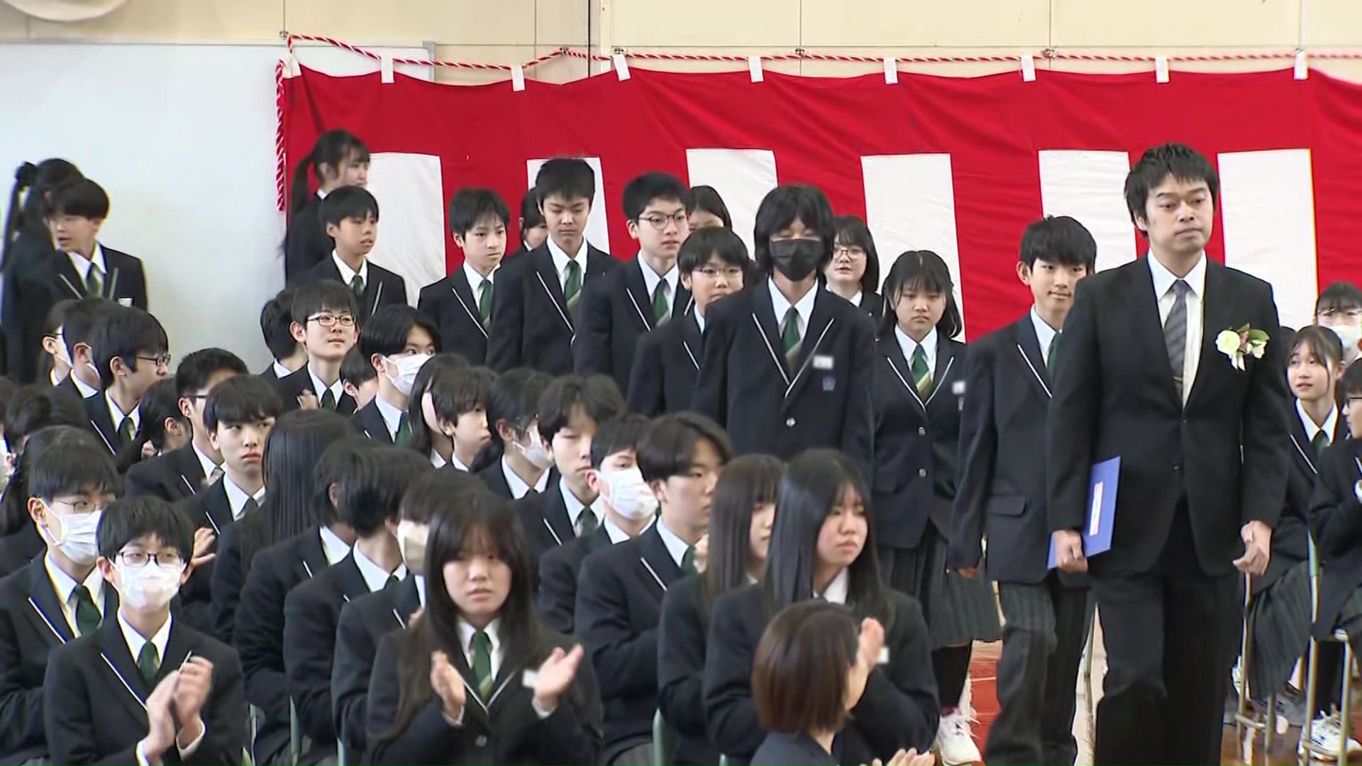 札幌市内の中学校で行われた入学式