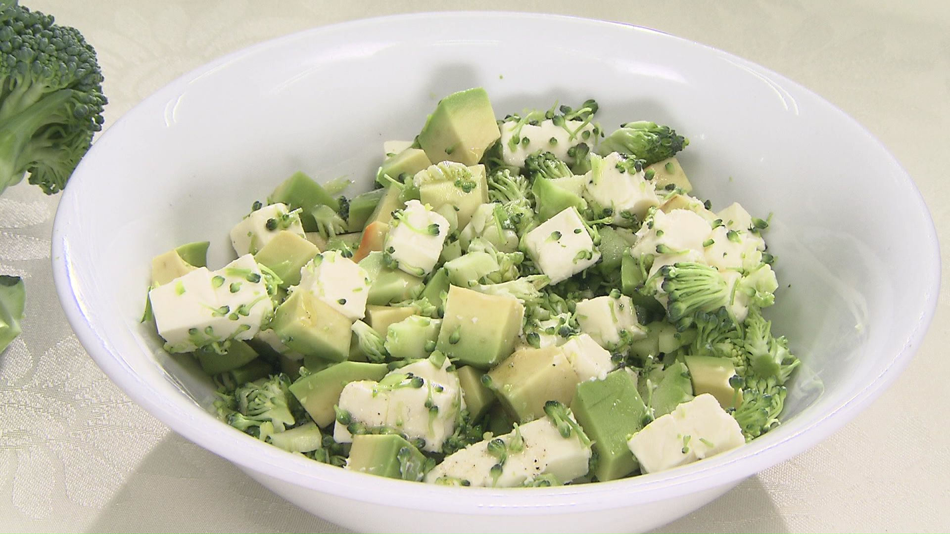 生ブロッコリーのチョップドサラダ