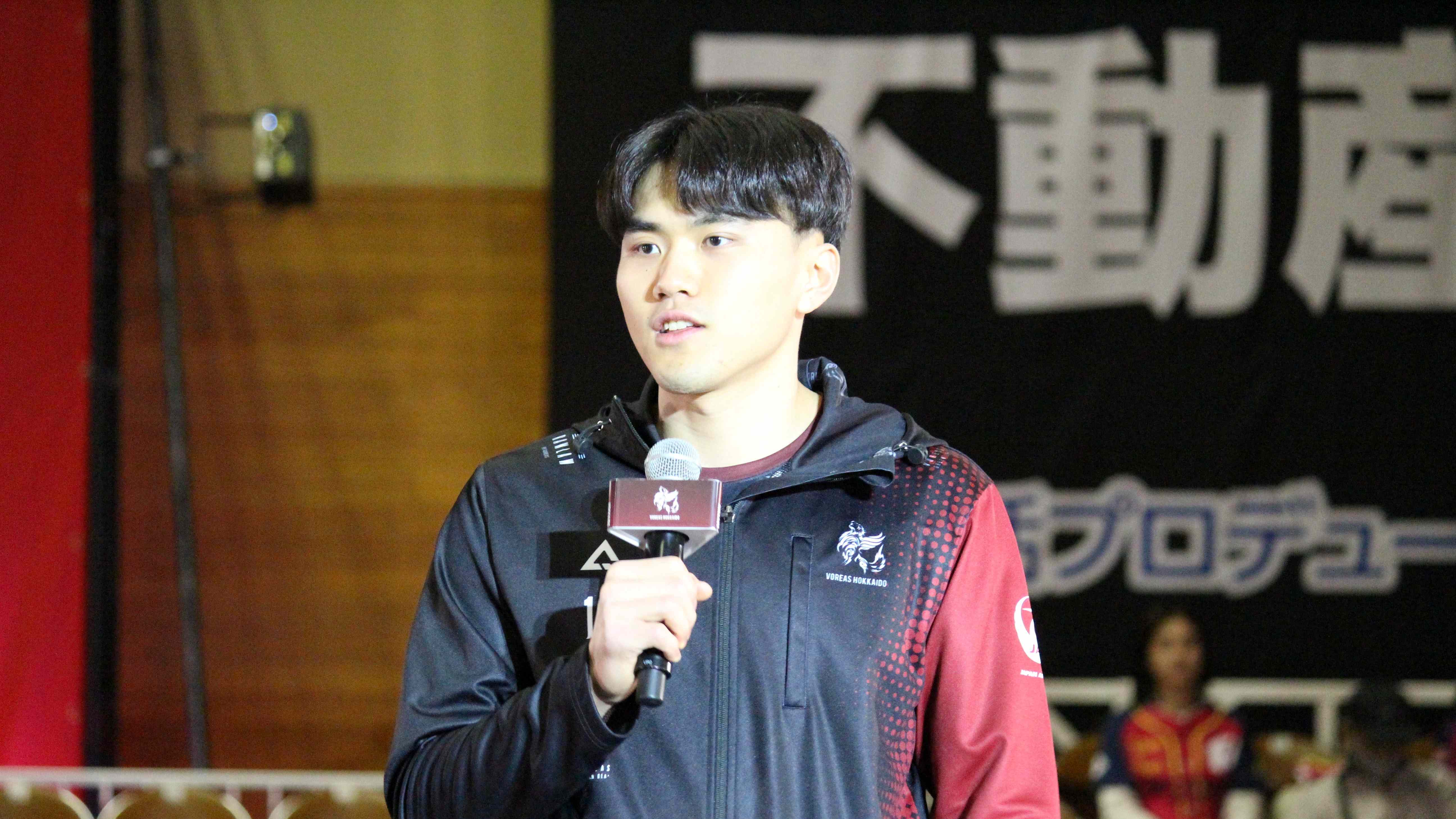 ファンに挨拶をする張育陞(チャン・ユーシェン)選手