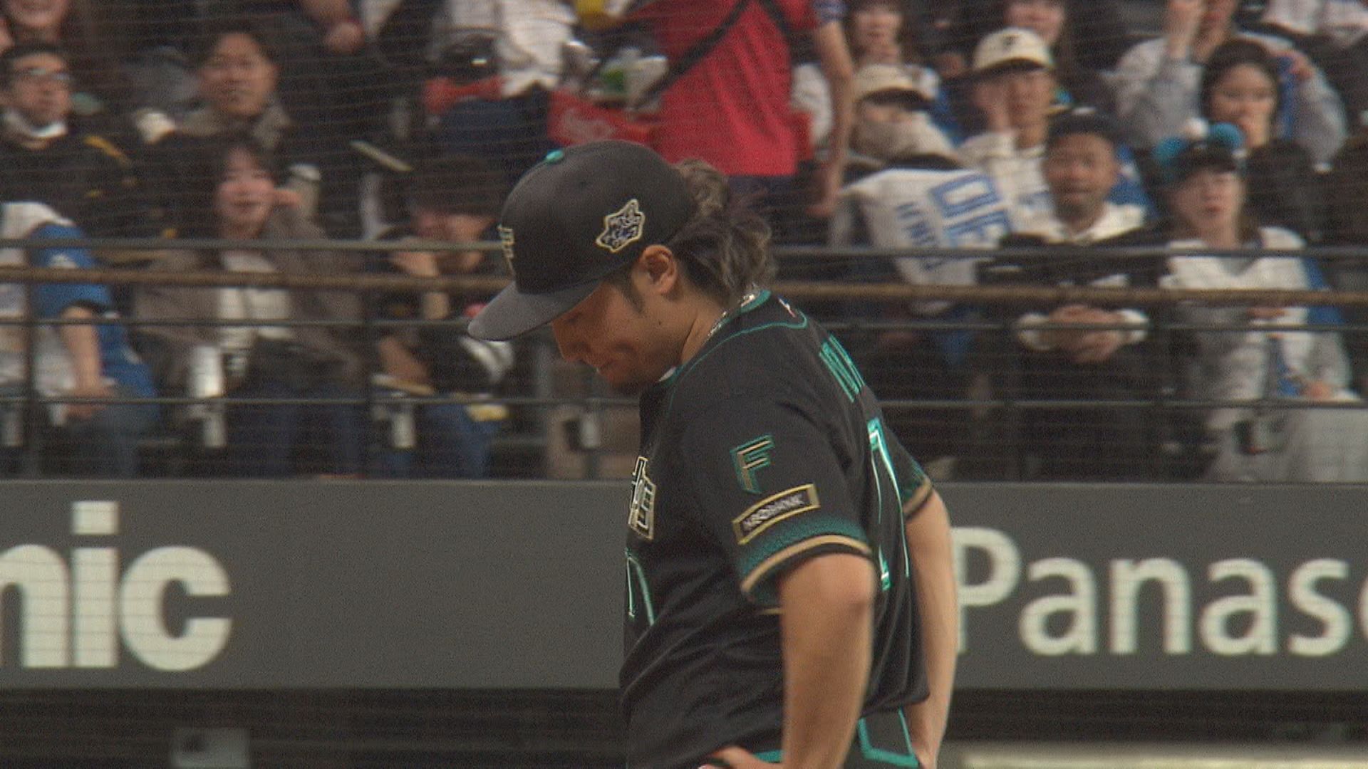 3ランホームランを浴び下を向く伊藤大海投手